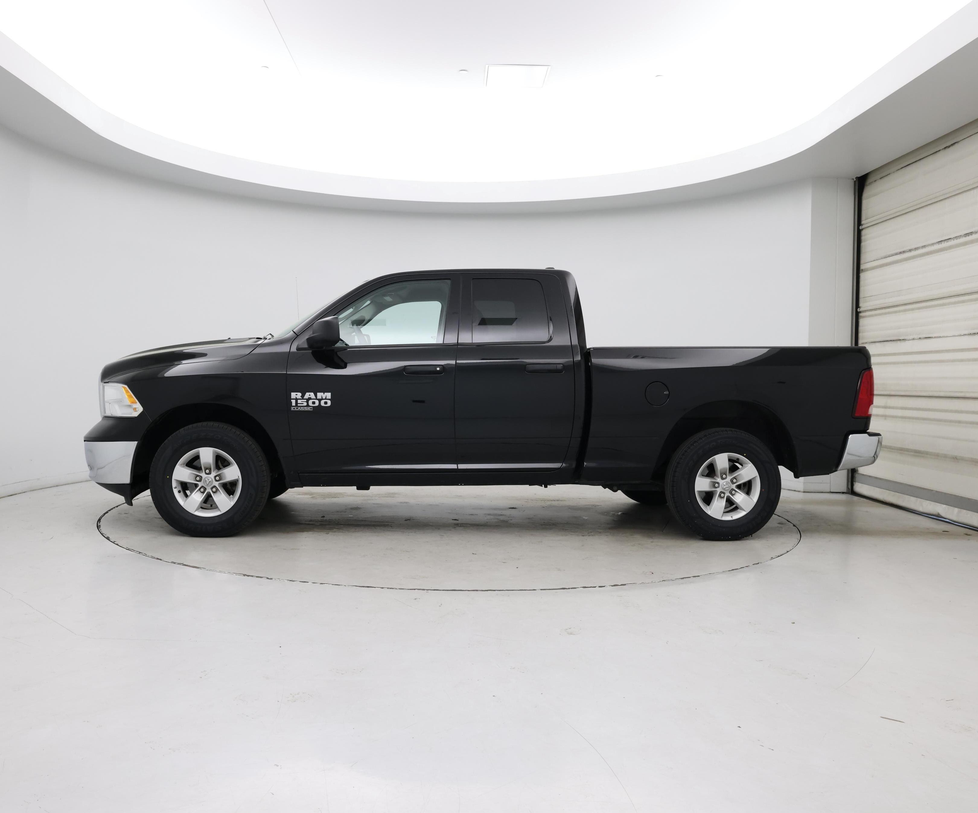 Thumbnail: 2024 RAM 1500 Classic - 3