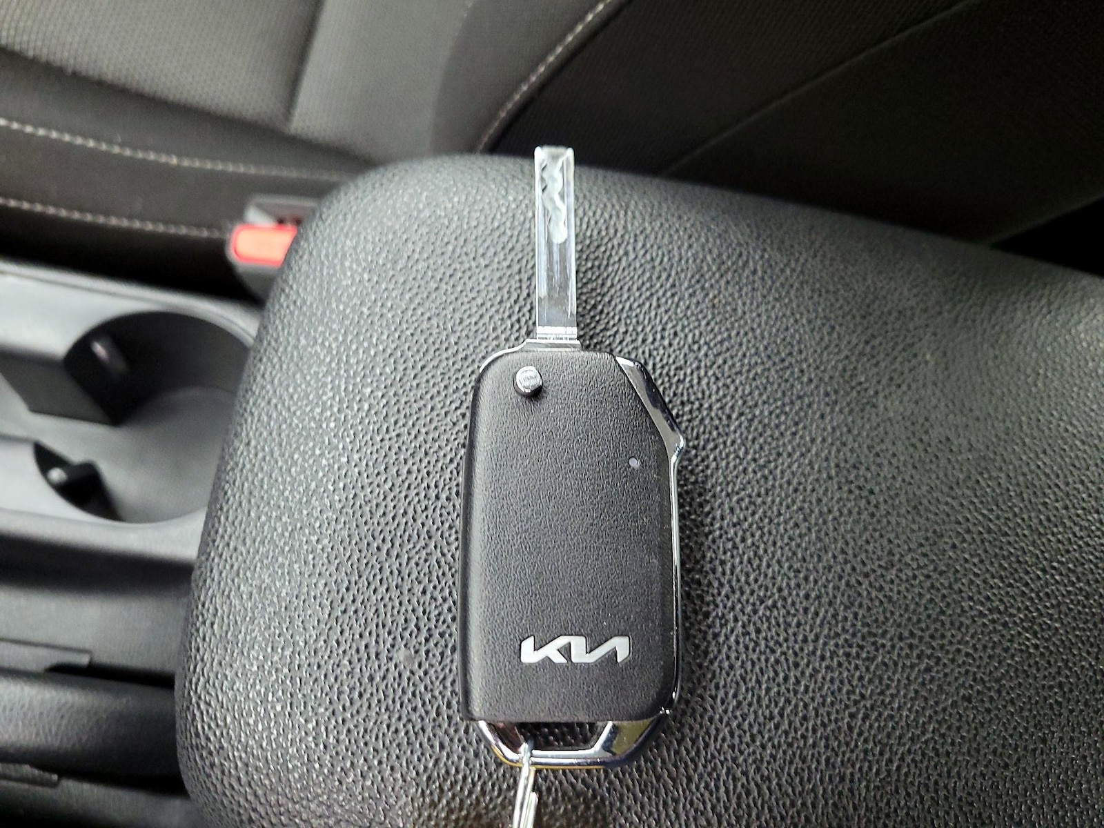 2024 Kia Forte LXS - Photo 23