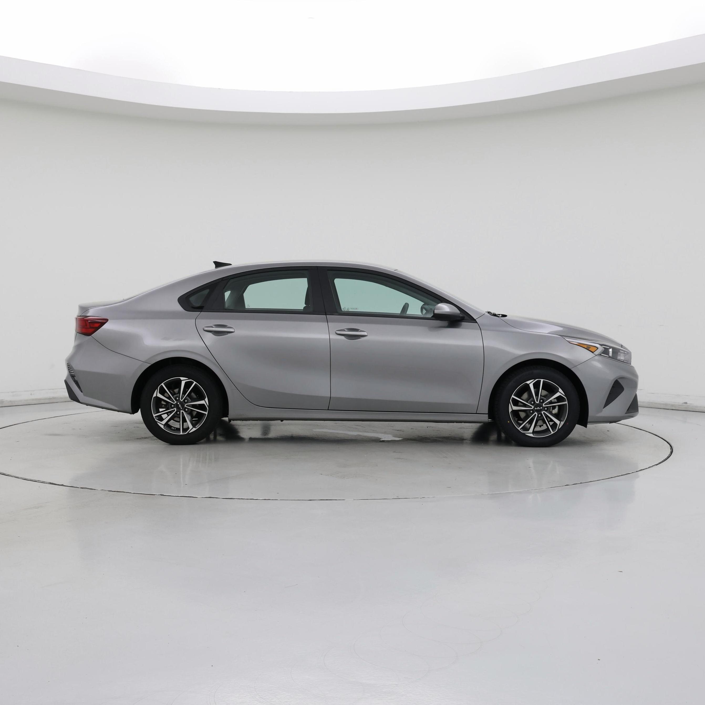 Thumbnail: 2024 Kia Forte - 7