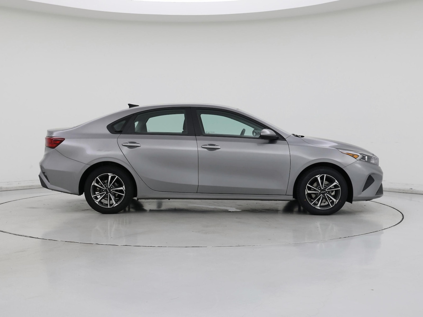 2024 Kia Forte LXS - Photo 8