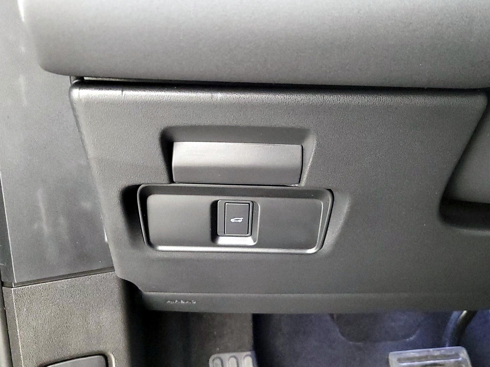 Thumbnail: 2024 Land Rover Range Rover Evoque - 13