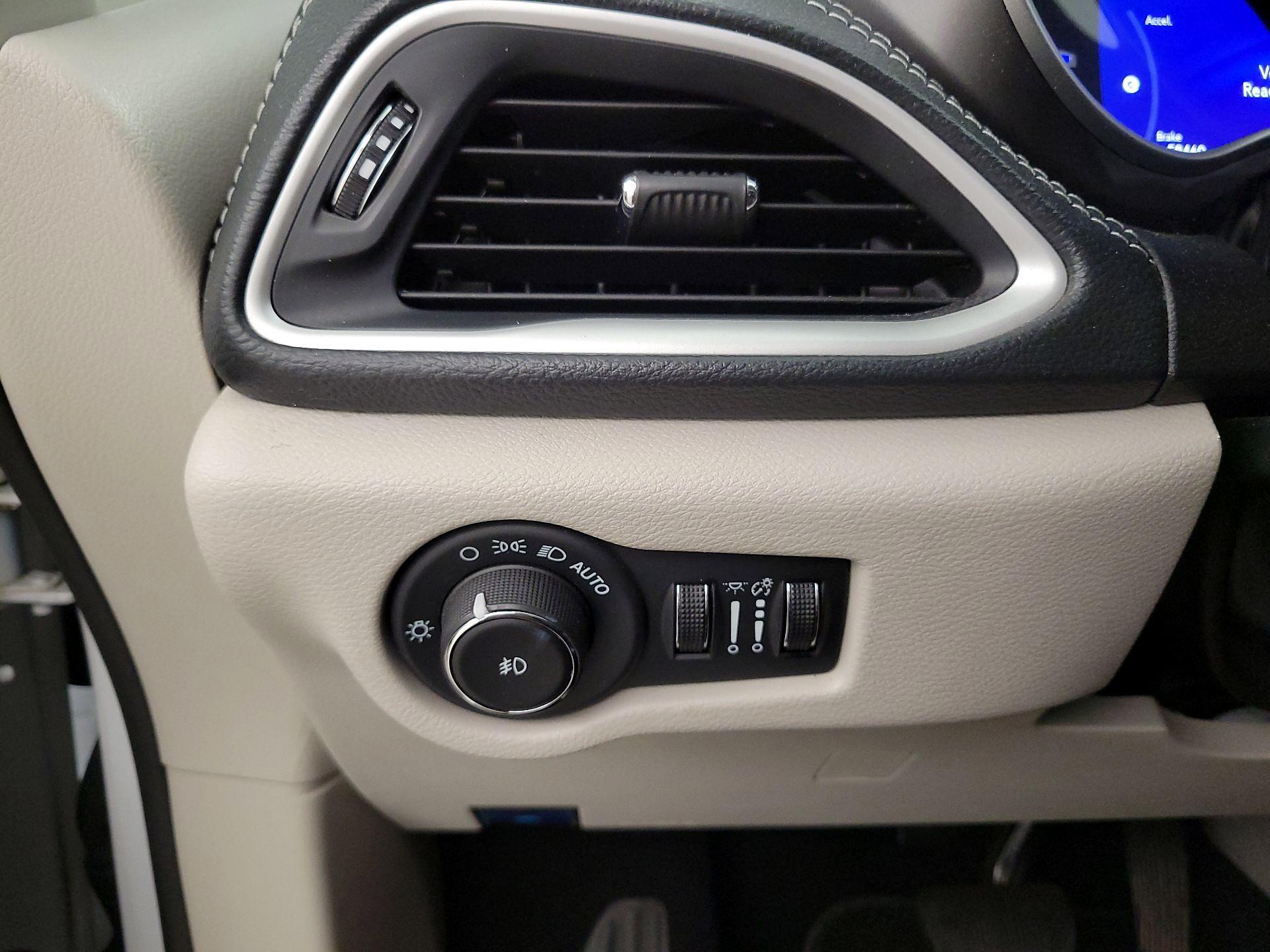 Thumbnail: 2024 Chrysler Pacifica - 13