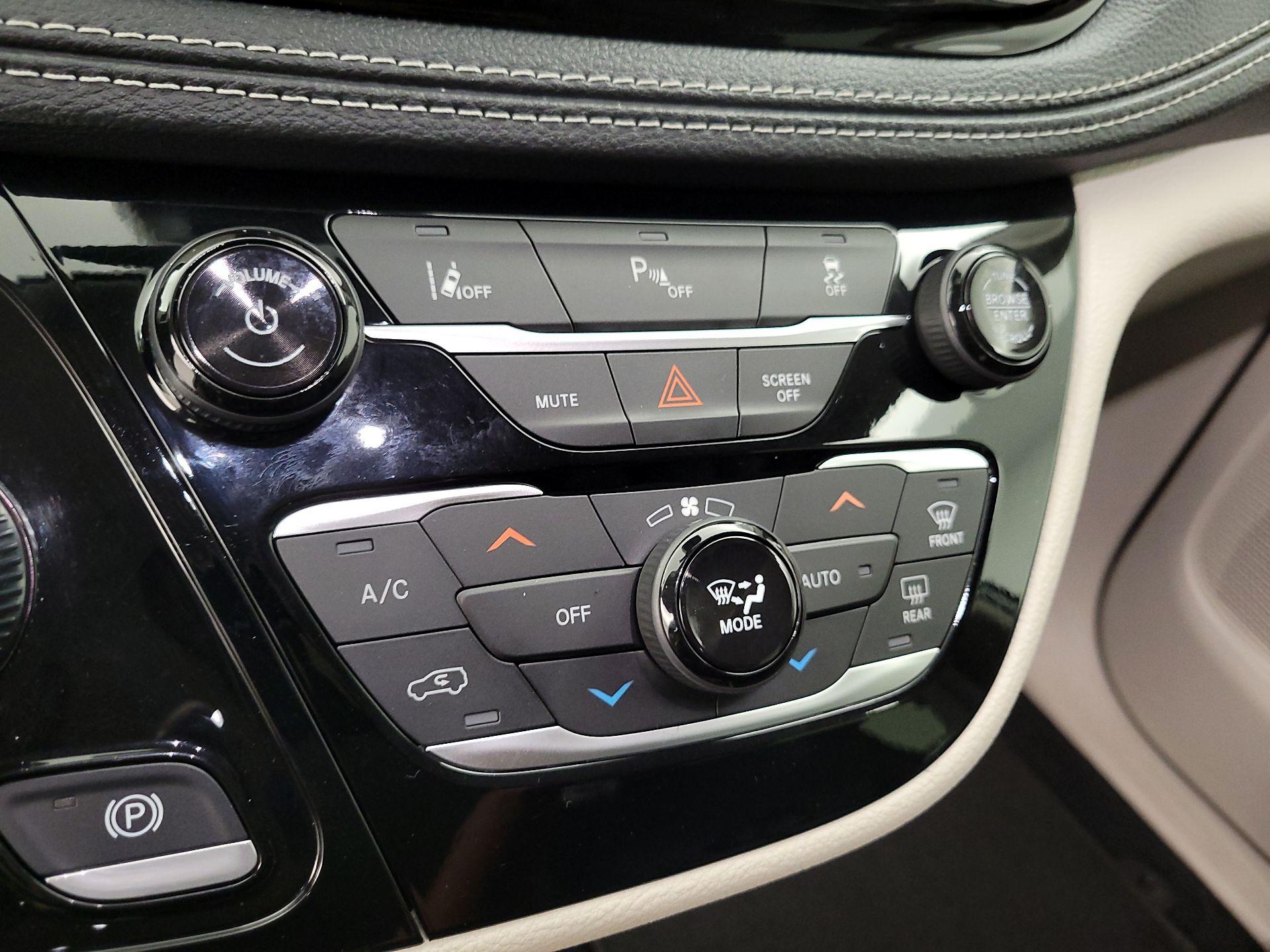 Thumbnail: 2024 Chrysler Pacifica - 16