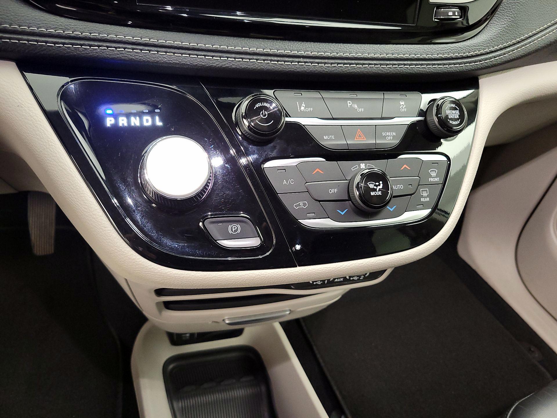 Thumbnail: 2024 Chrysler Pacifica - 18