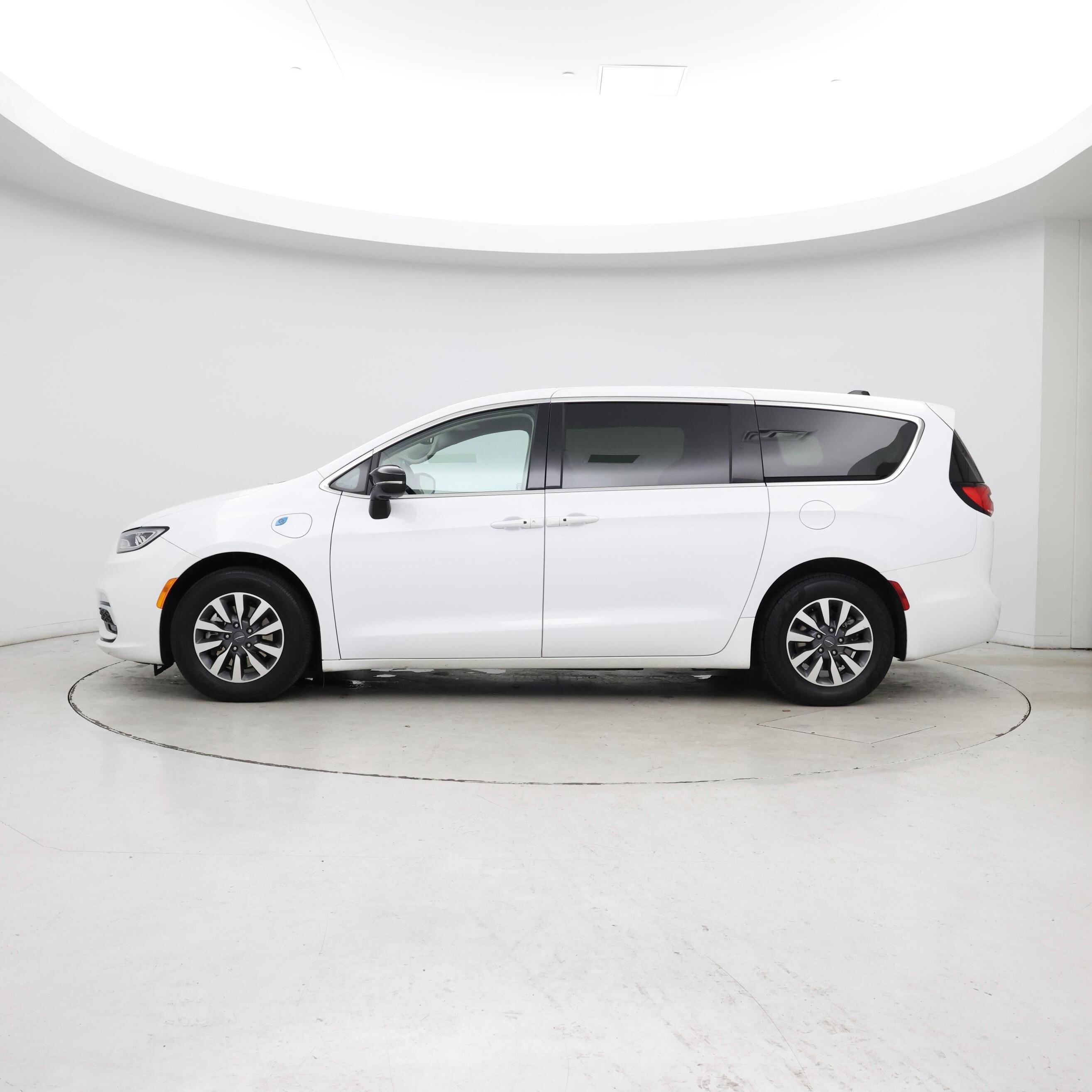 Thumbnail: 2024 Chrysler Pacifica - 3