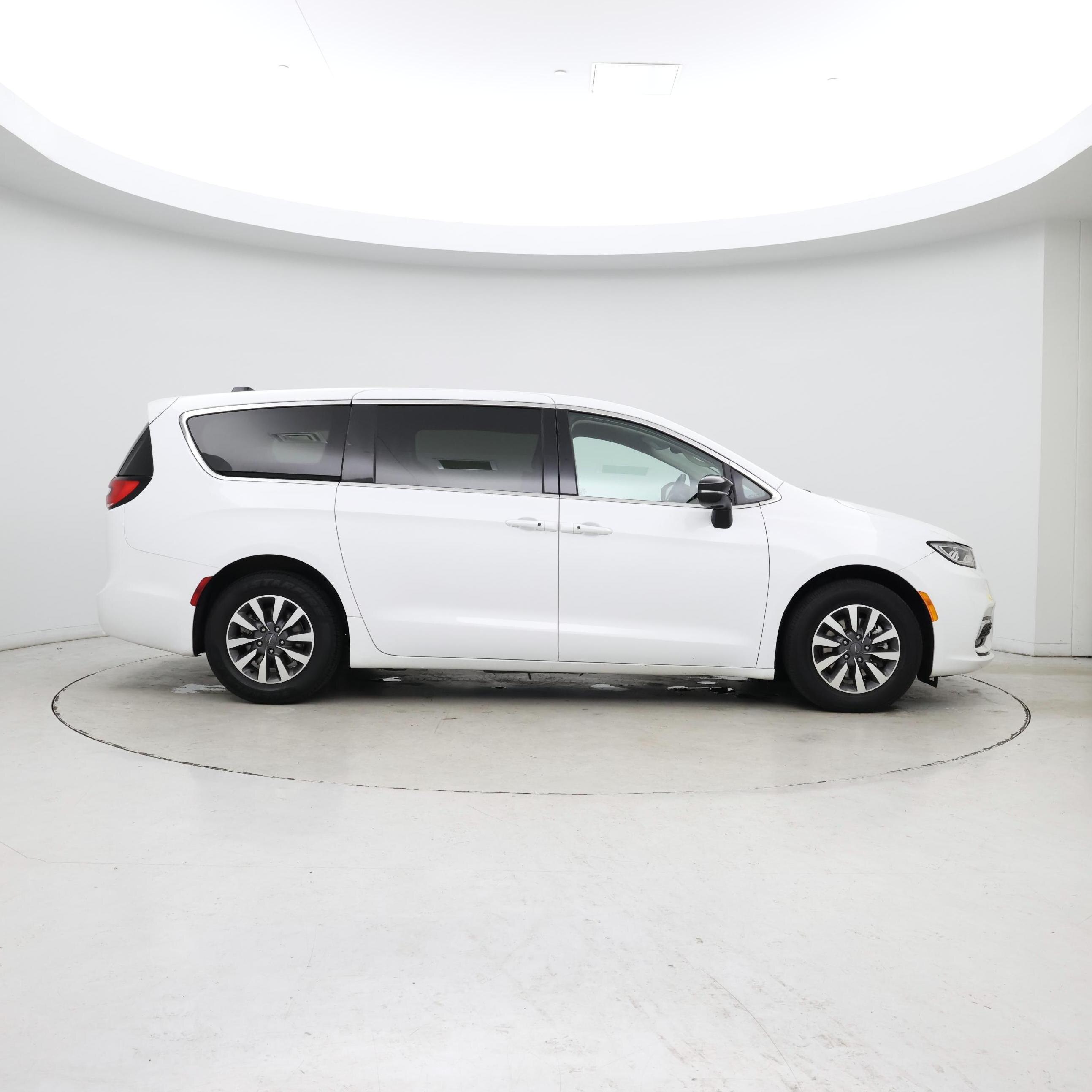 Thumbnail: 2024 Chrysler Pacifica - 7