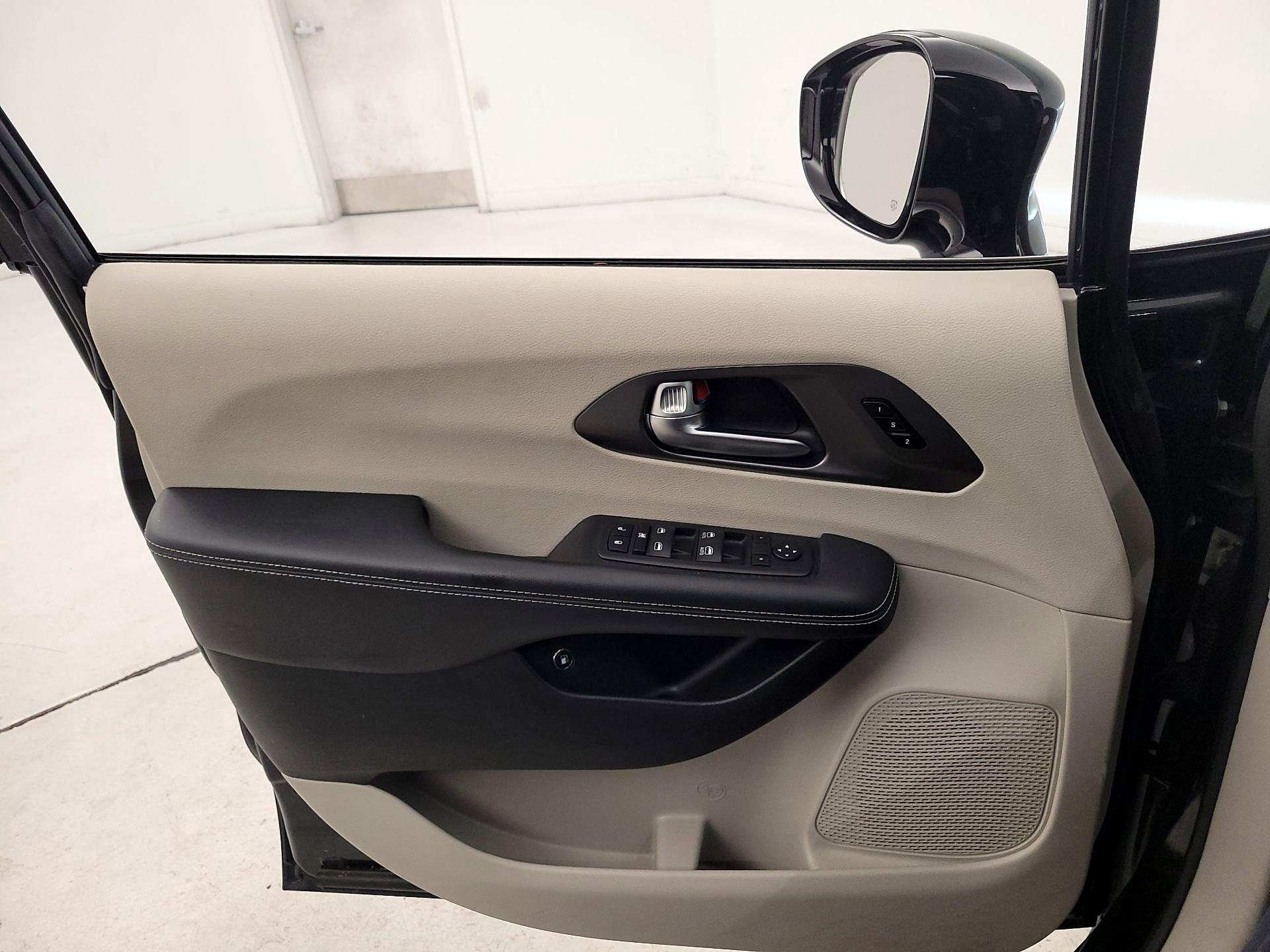 Thumbnail: 2024 Chrysler Pacifica - 12