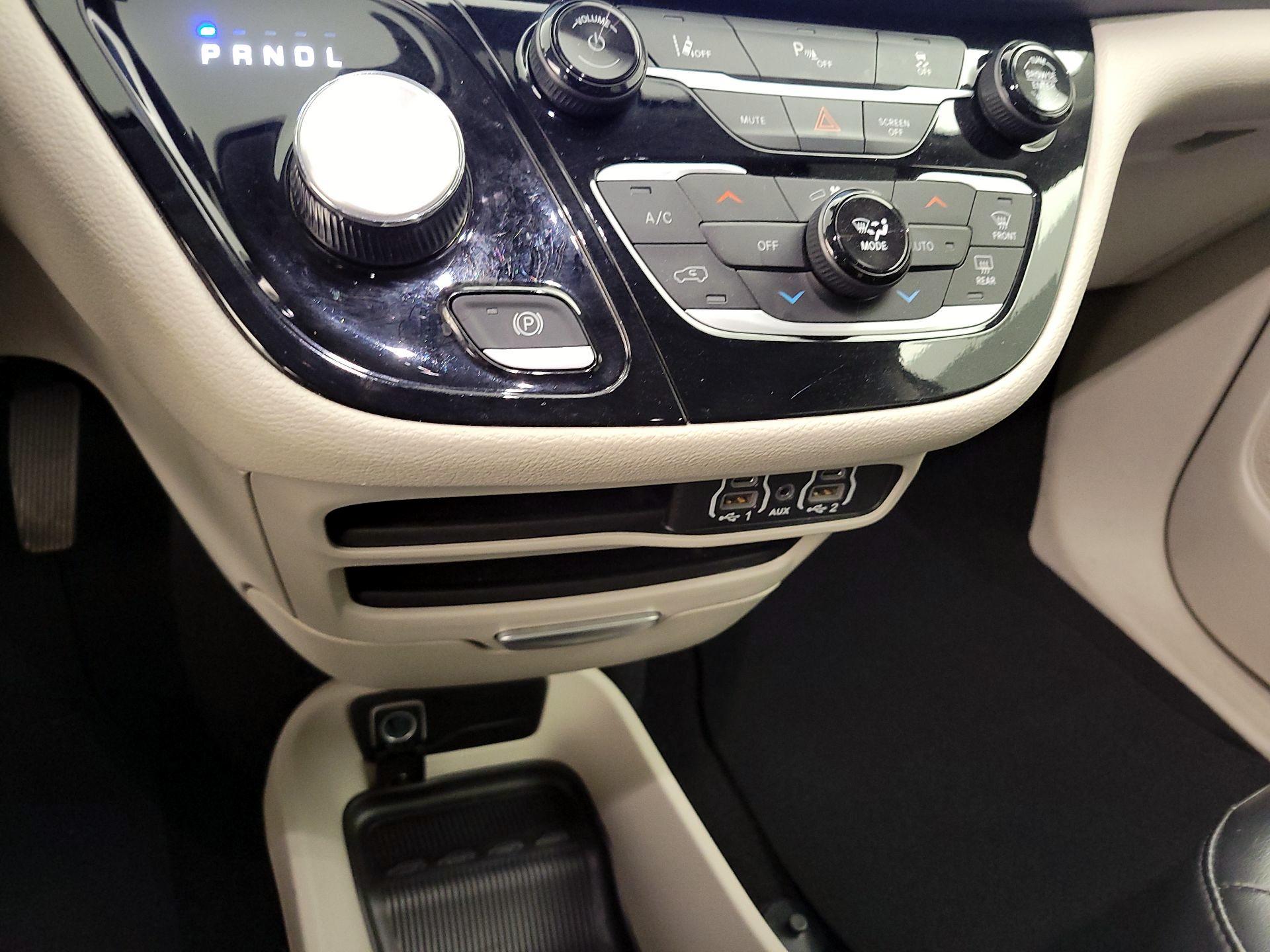 Thumbnail: 2024 Chrysler Pacifica - 18