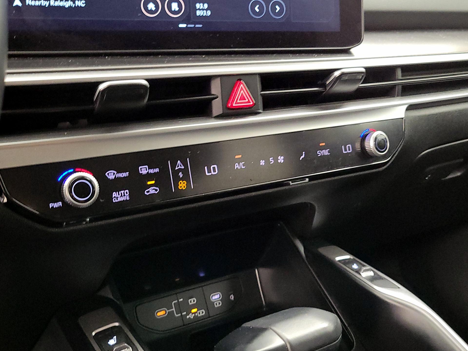 Thumbnail: 2024 Kia Sorento - 16