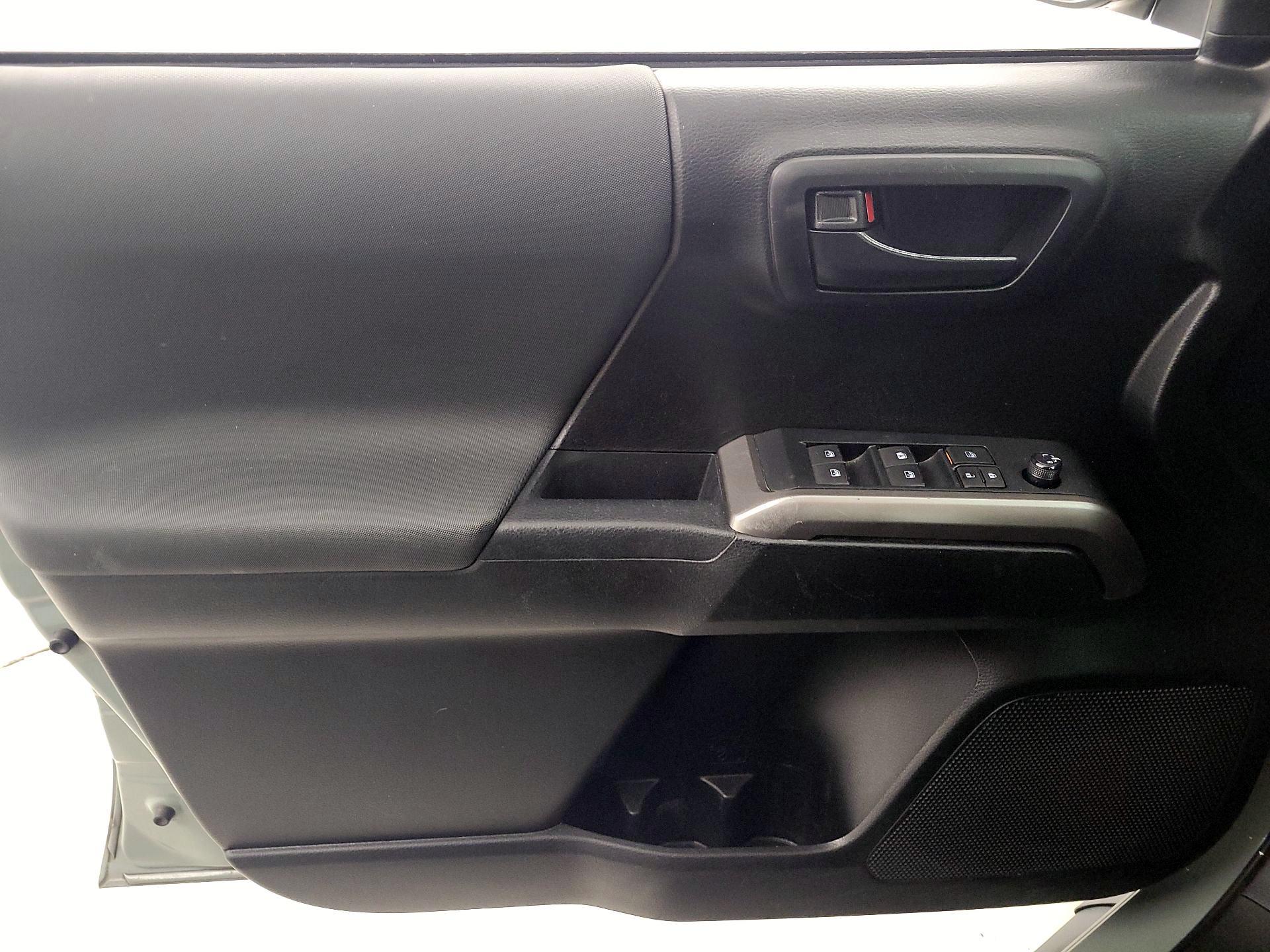 Thumbnail: 2022 Toyota Tacoma - 12