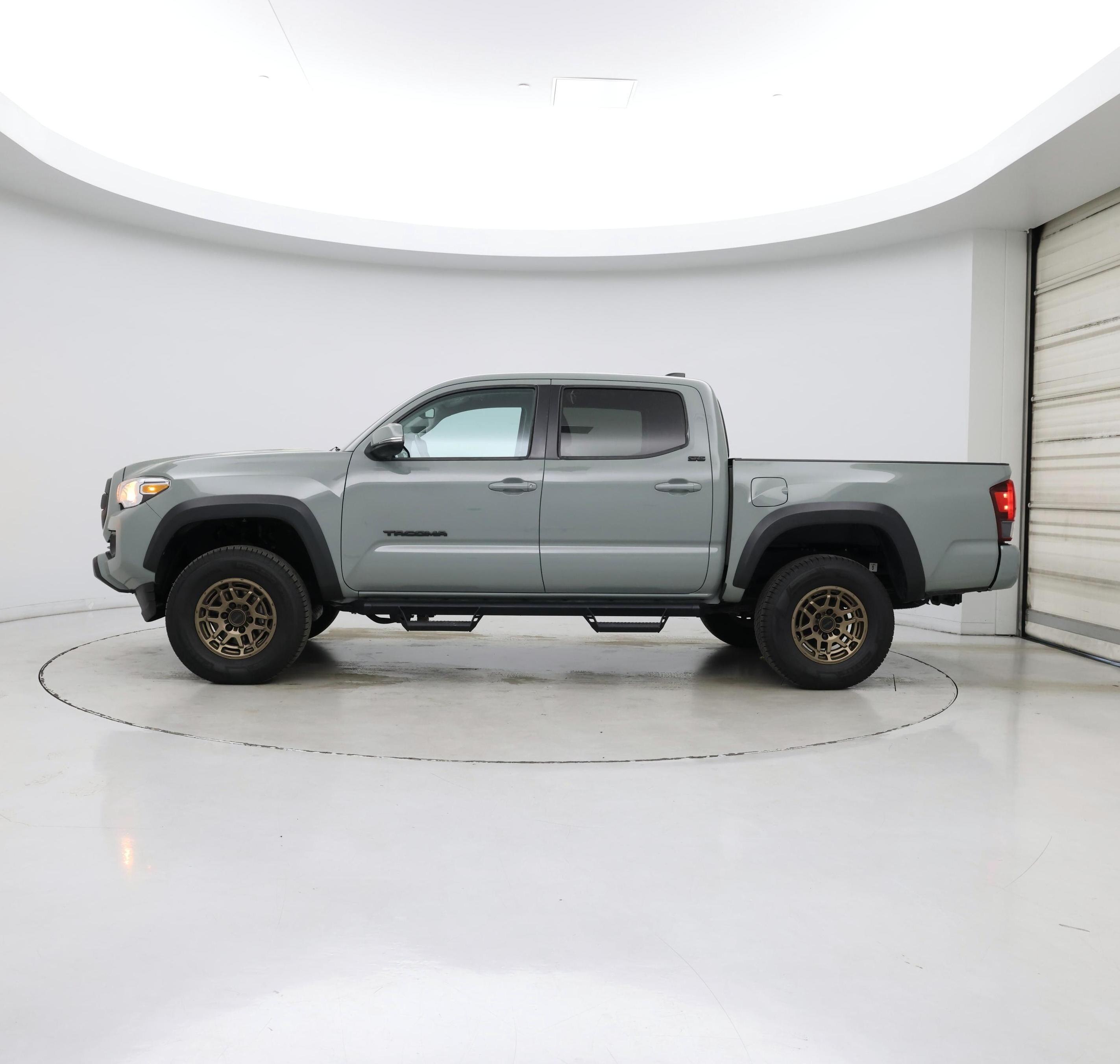 Thumbnail: 2022 Toyota Tacoma - 3