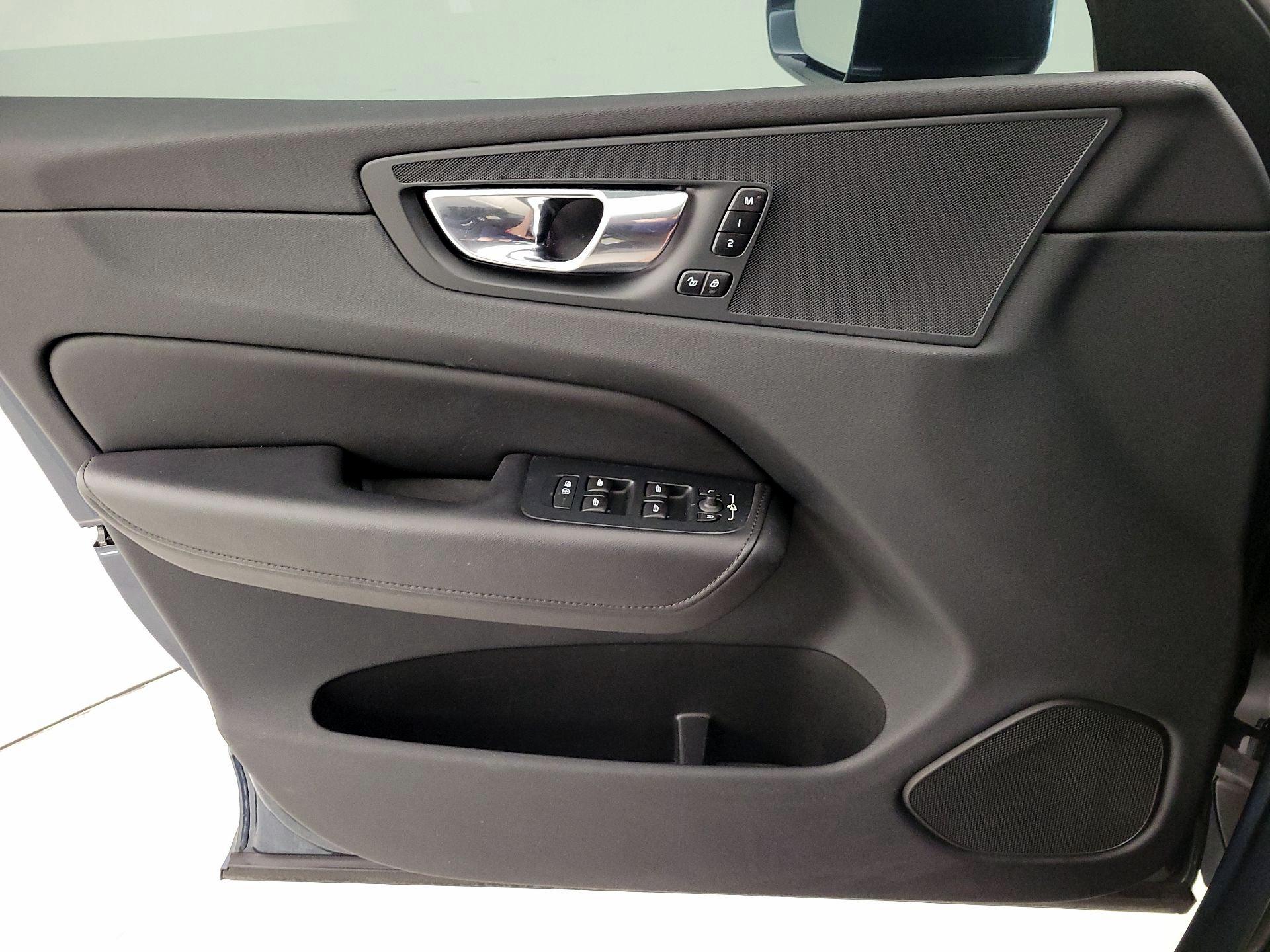 Thumbnail: 2023 Volvo XC60 - 12