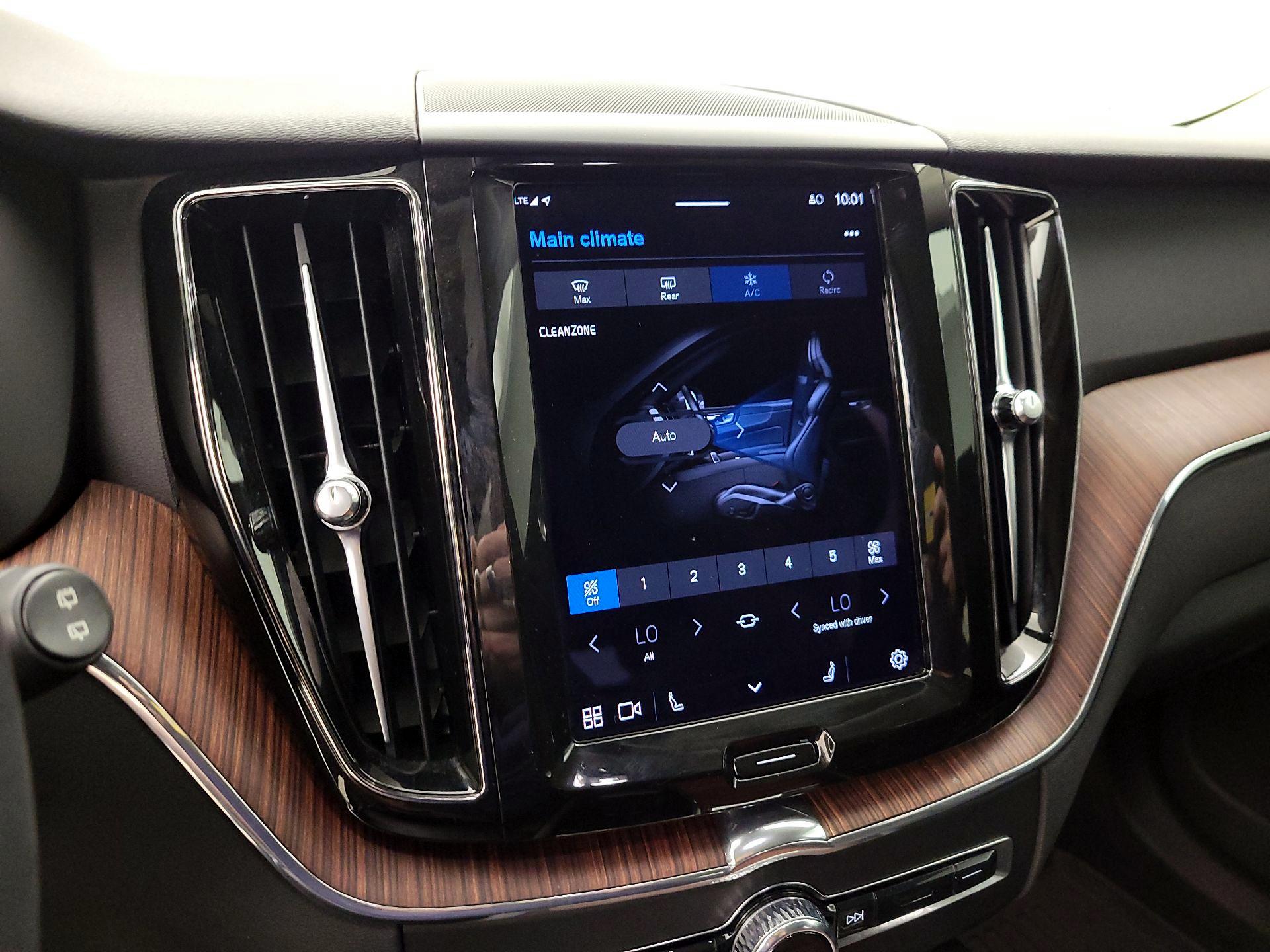 Thumbnail: 2023 Volvo XC60 - 17