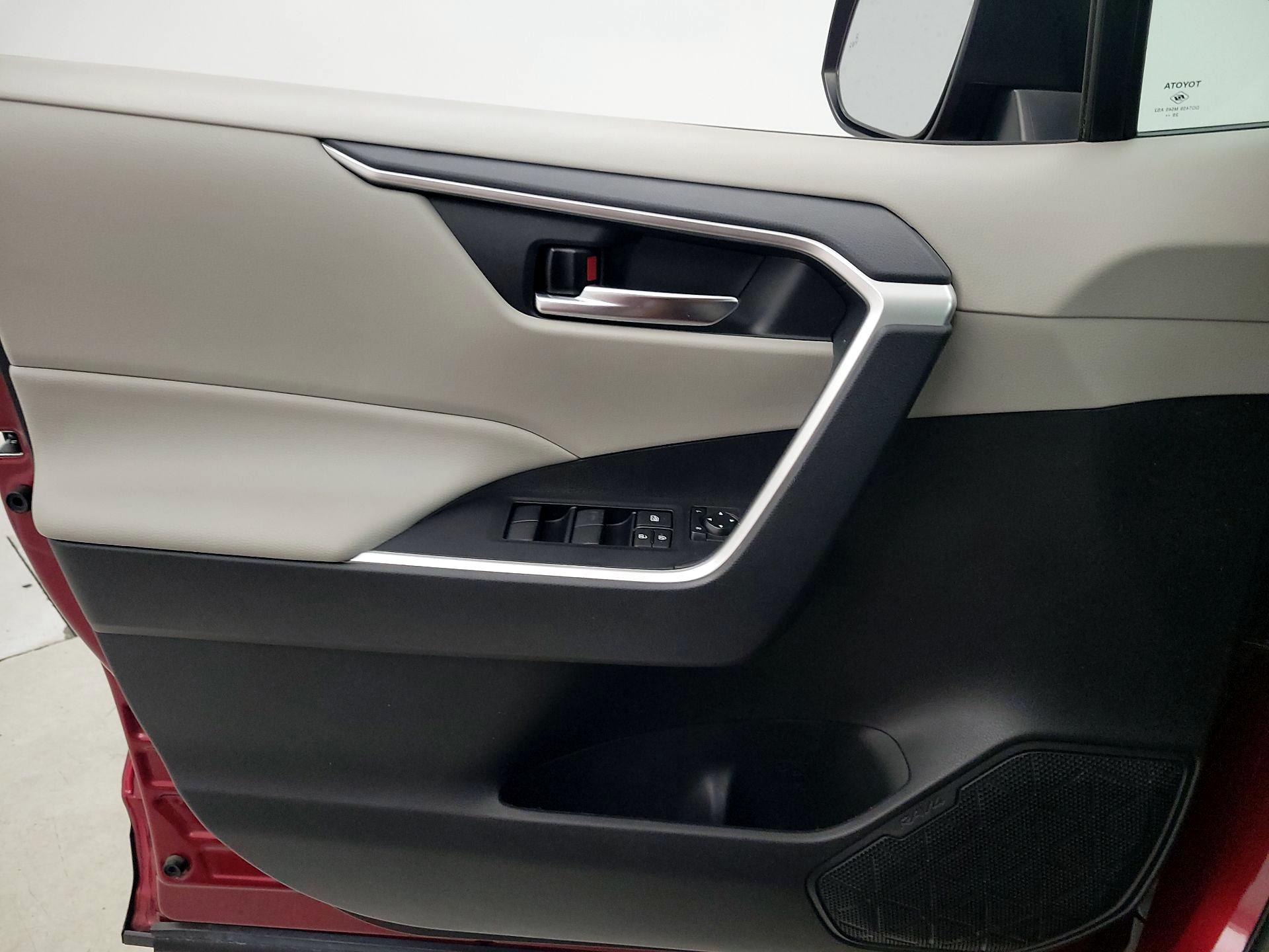 Thumbnail: 2021 Toyota RAV4 - 12