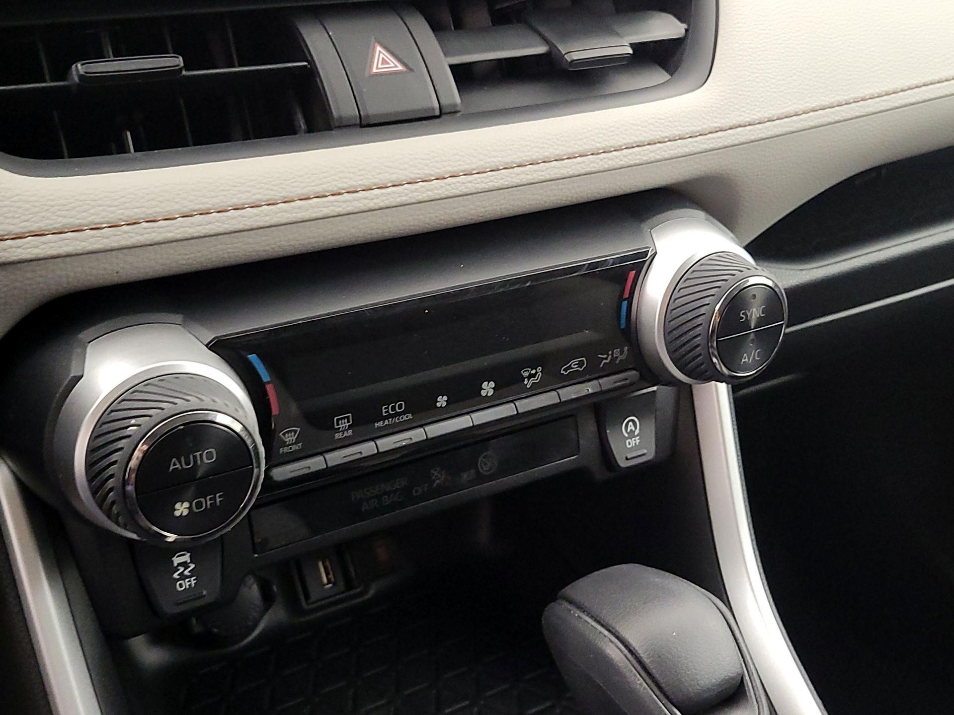 Thumbnail: 2021 Toyota RAV4 - 16