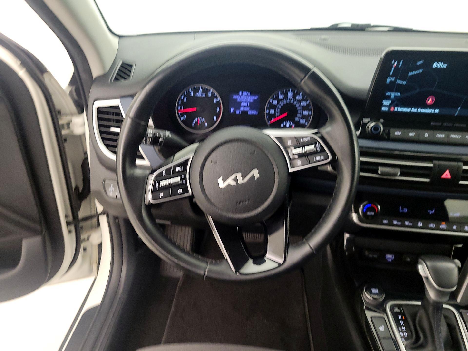 Thumbnail: 2022 Kia Seltos - 10