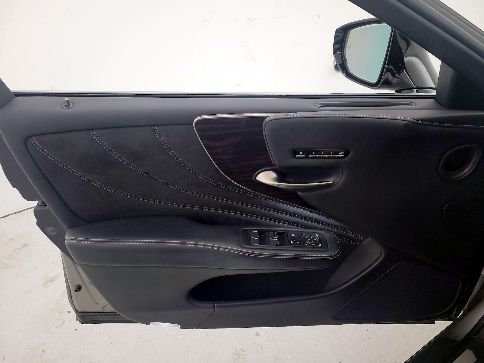 2018 Lexus LS Base - Photo 13