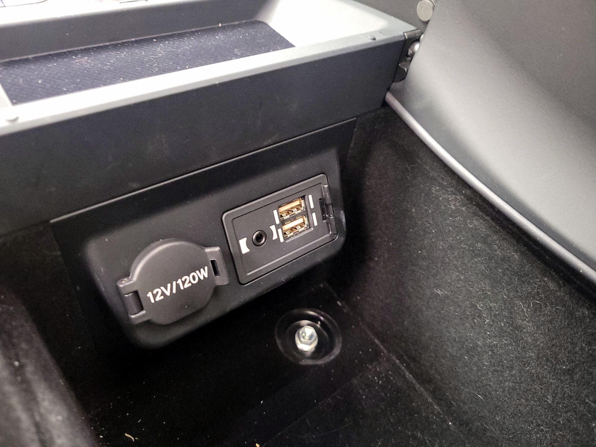 Thumbnail: 2018 Lexus LS - 19