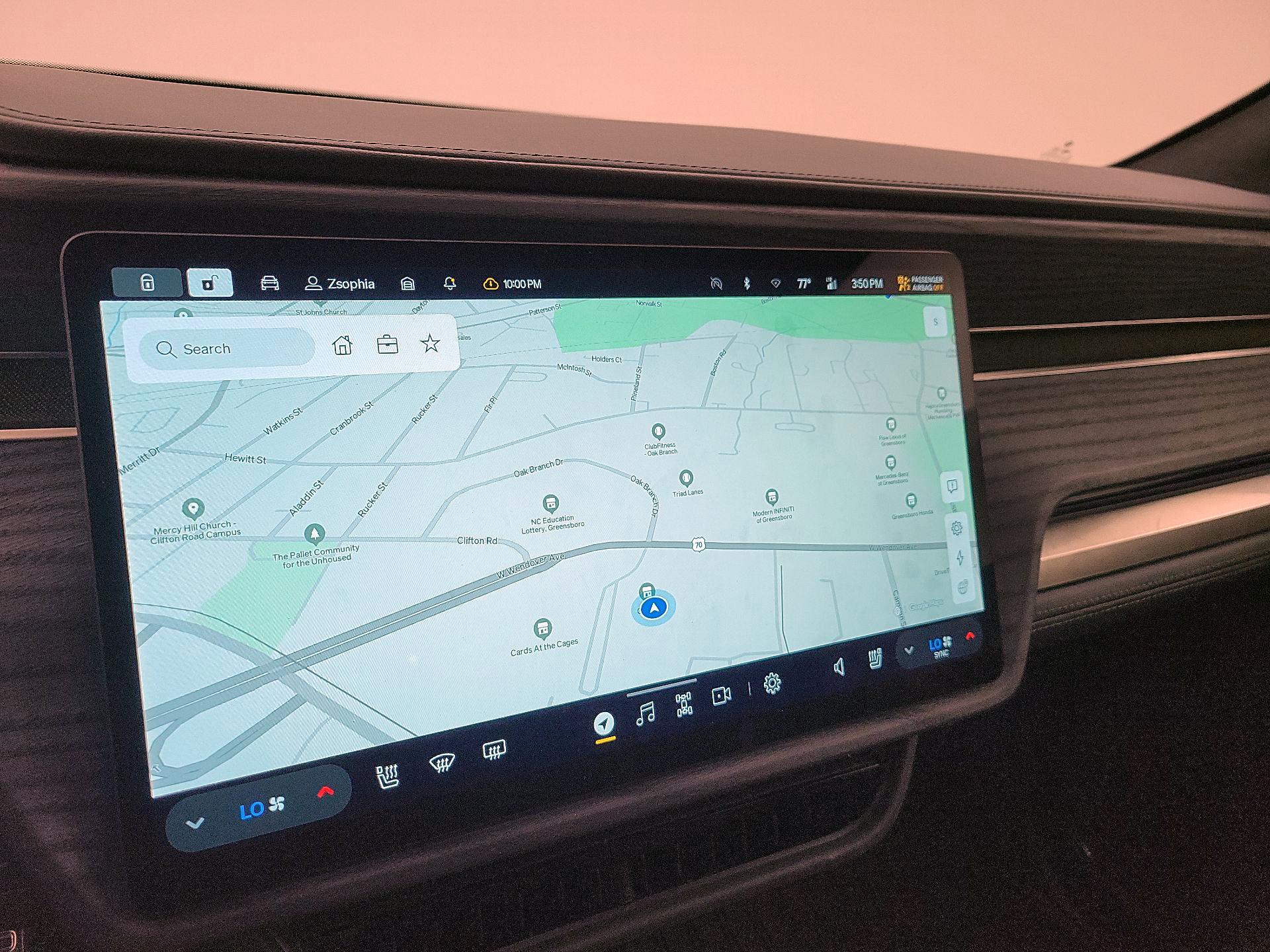 Thumbnail: 2024 Rivian R1S - 13