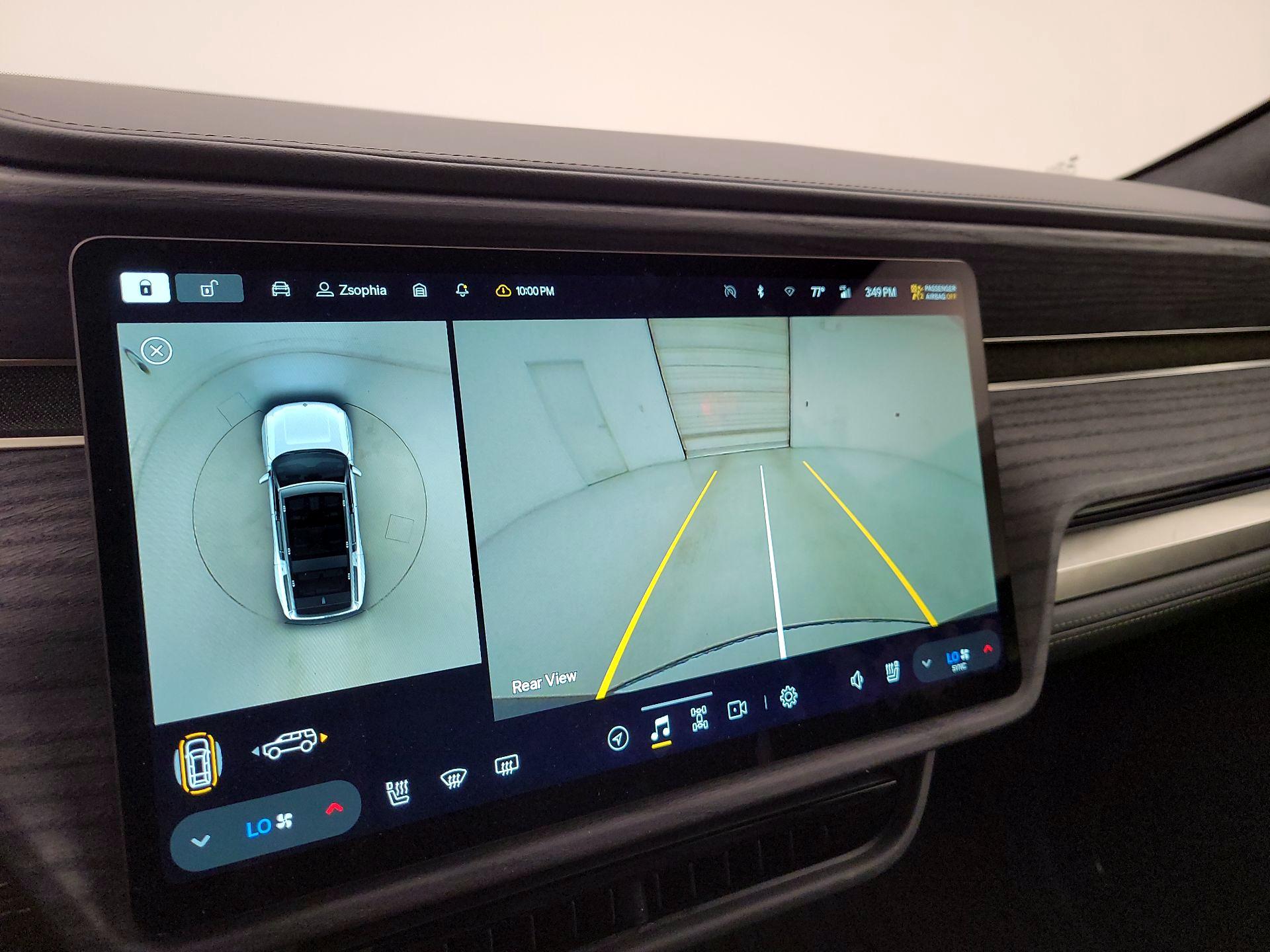 Thumbnail: 2024 Rivian R1S - 14