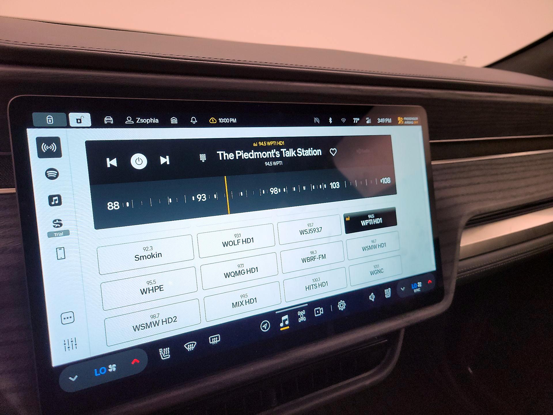 Thumbnail: 2024 Rivian R1S - 15