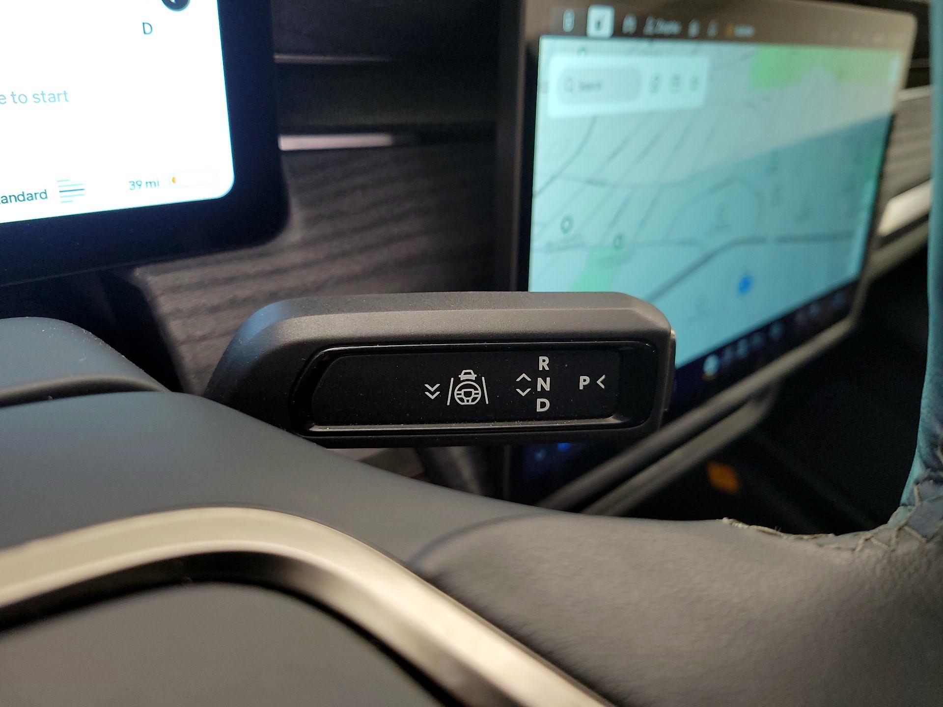 Thumbnail: 2024 Rivian R1S - 17