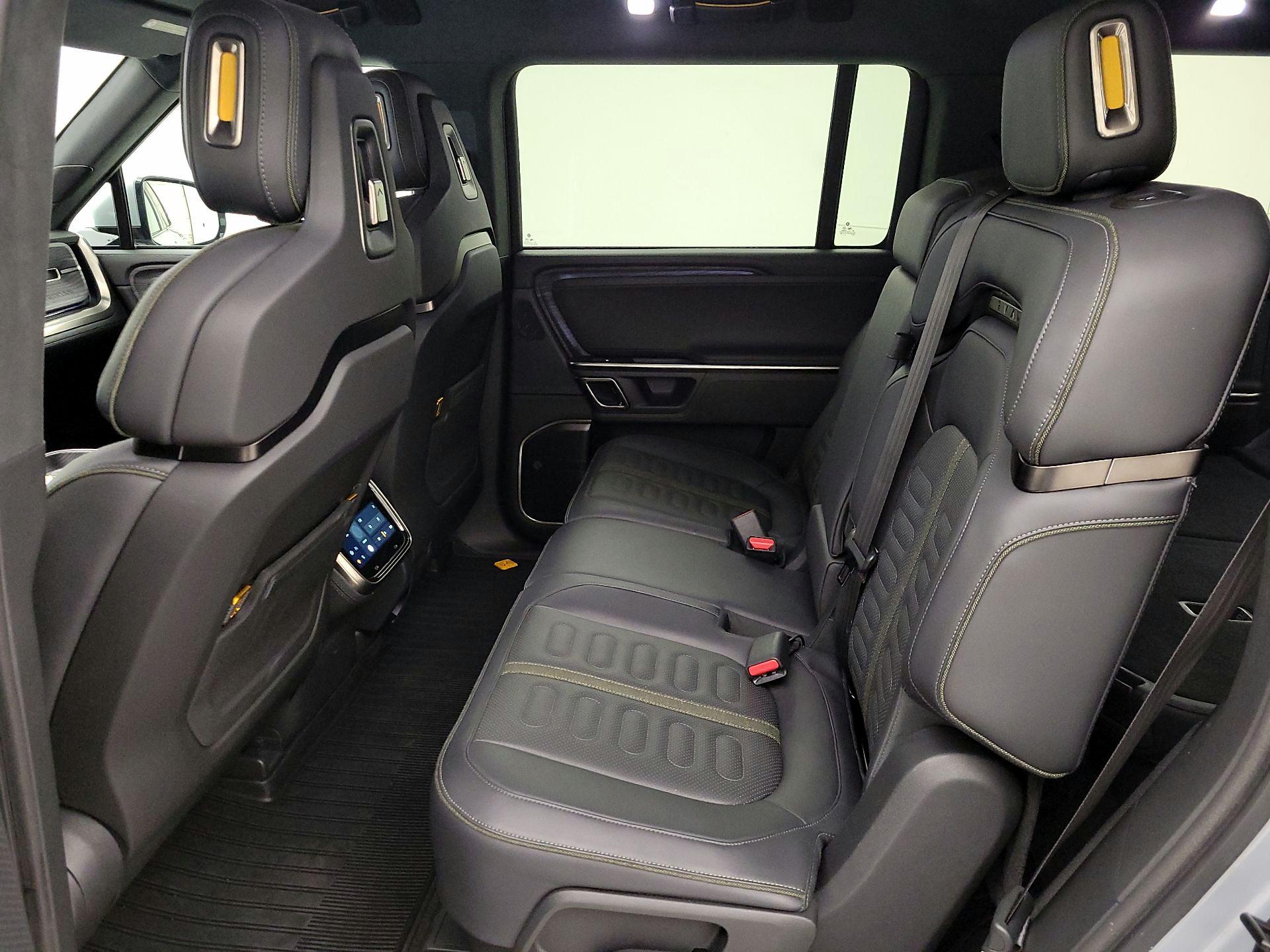 Thumbnail: 2024 Rivian R1S - 19