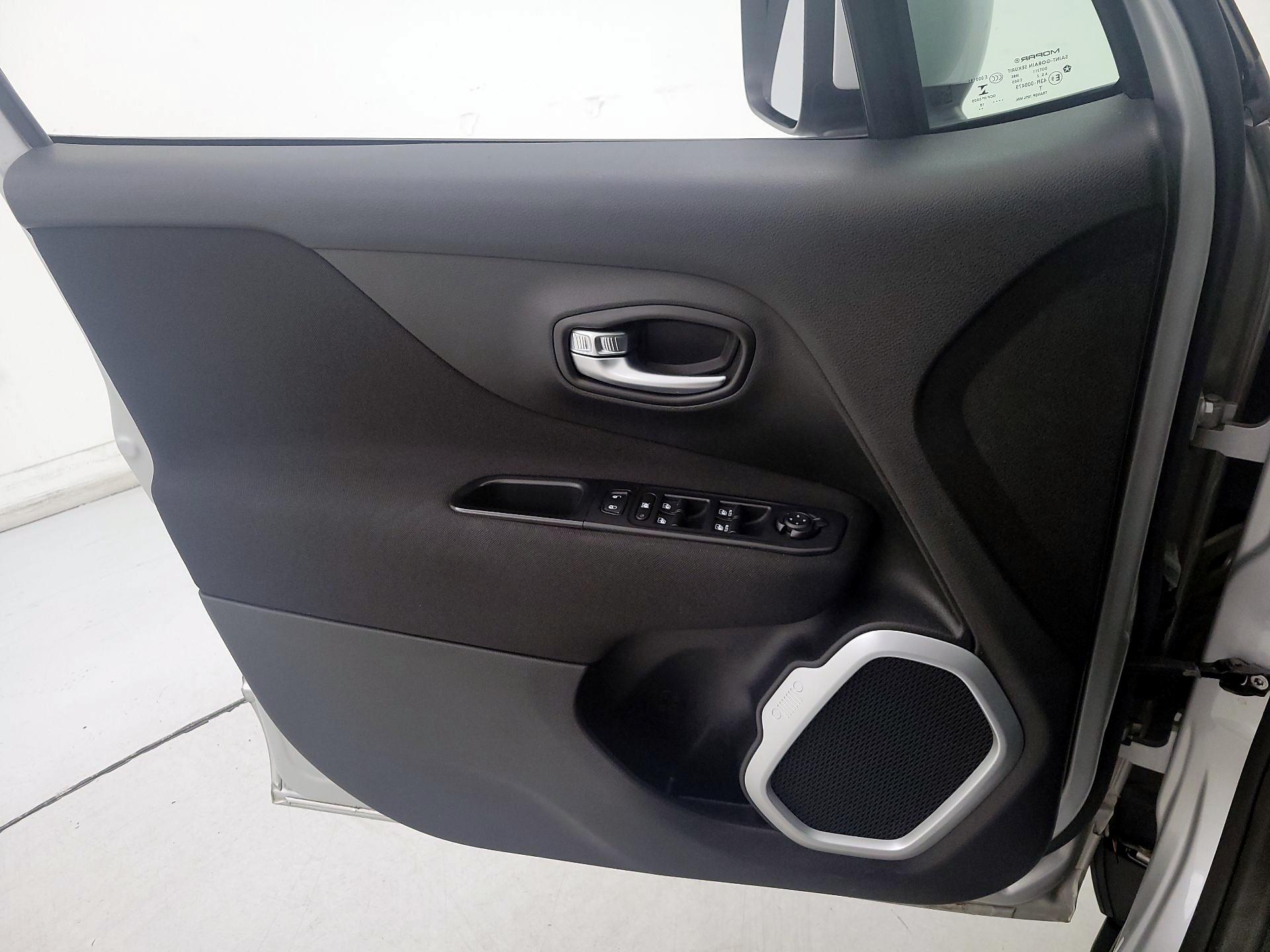 Thumbnail: 2018 Jeep Renegade - 12