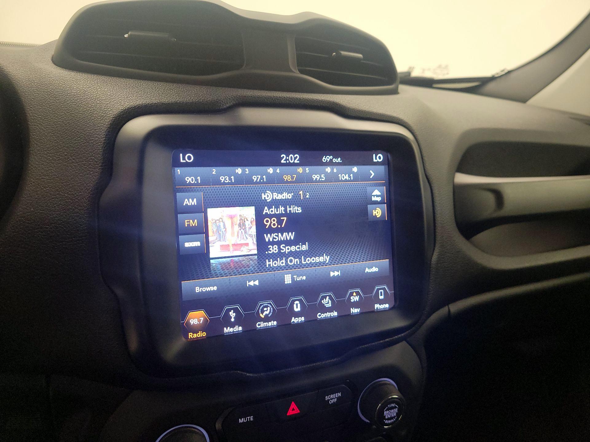 Thumbnail: 2018 Jeep Renegade - 16