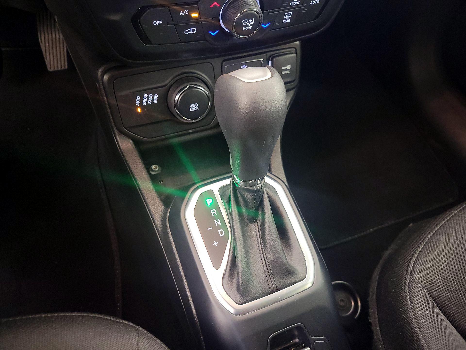 Thumbnail: 2018 Jeep Renegade - 18