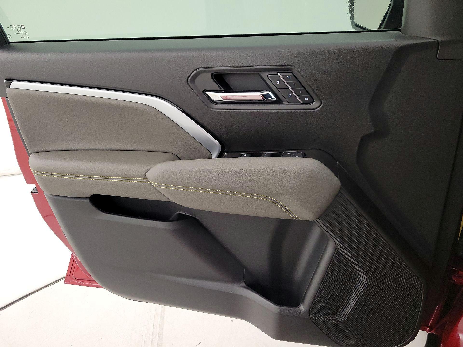 Thumbnail: 2025 Chevrolet Colorado - 12