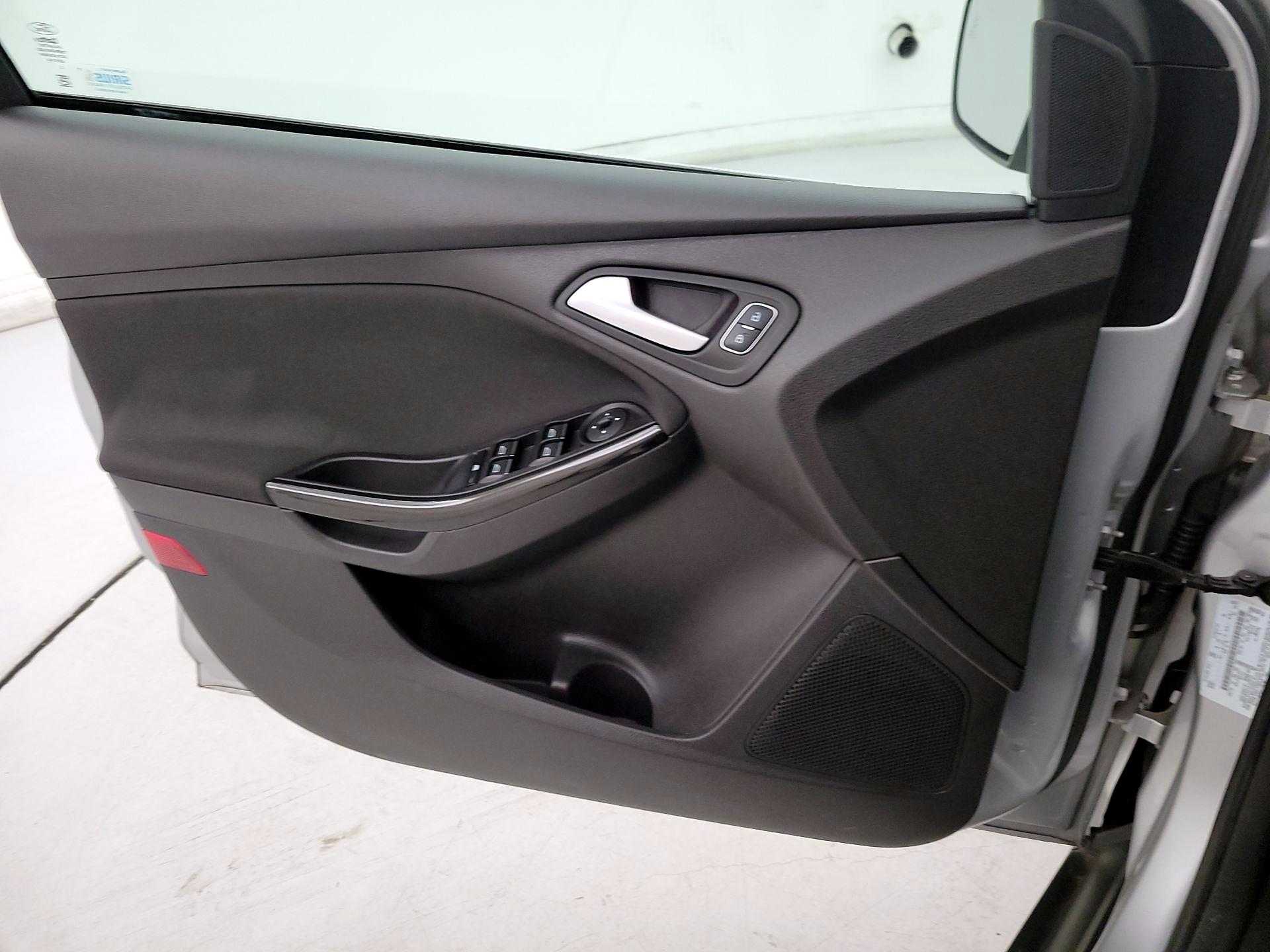 Thumbnail: 2017 Ford Focus - 10