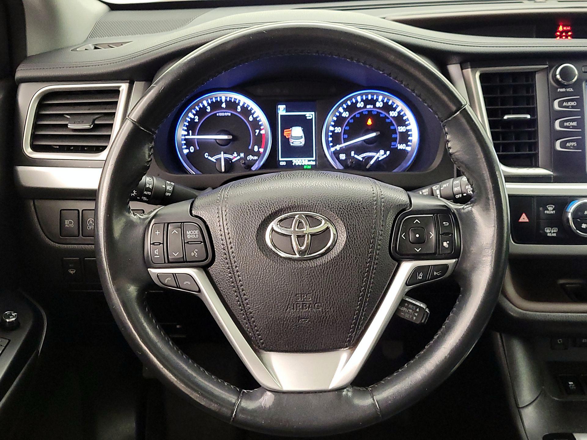 Thumbnail: 2017 Toyota Highlander - 10