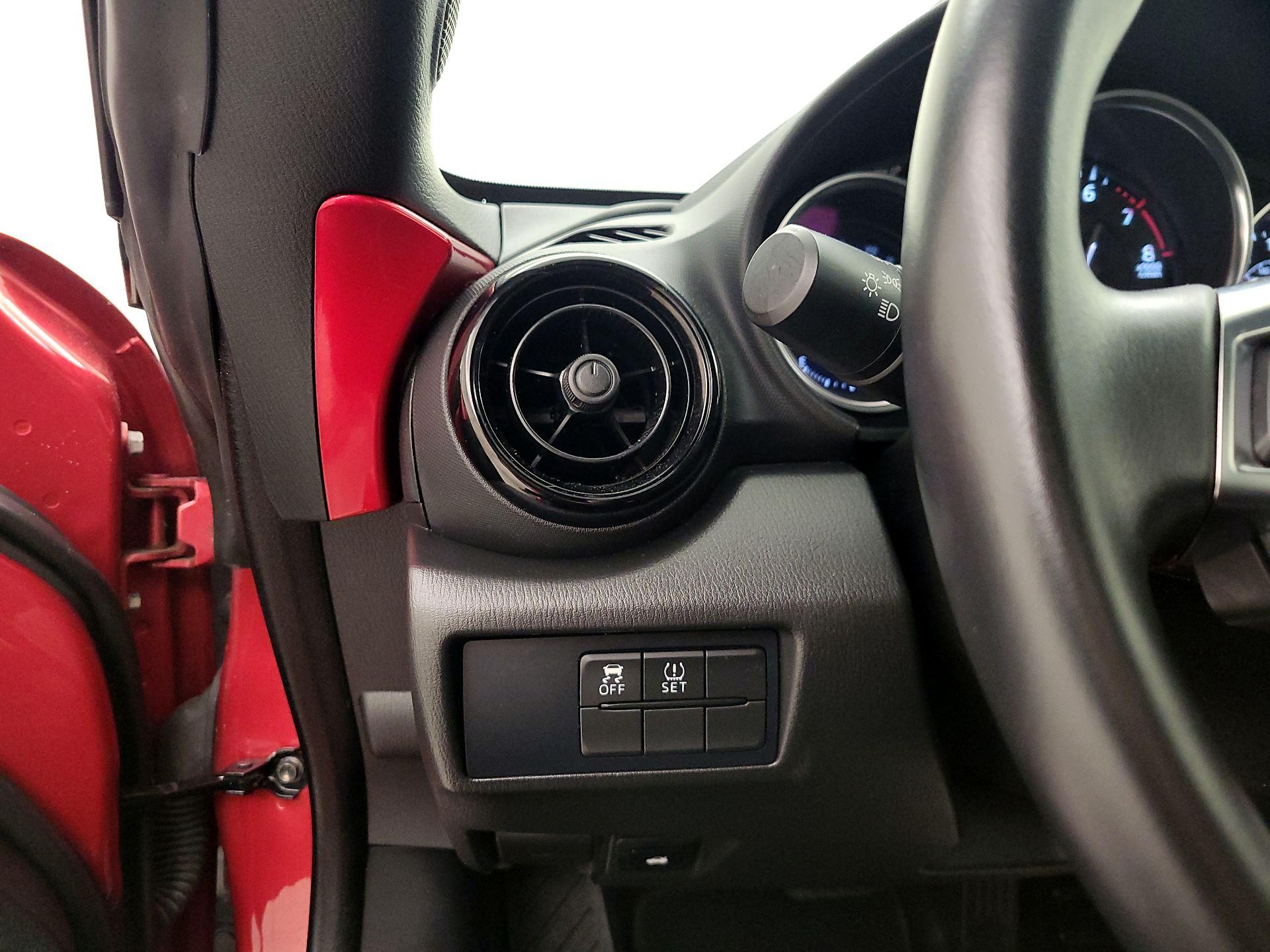 Thumbnail: 2016 Mazda MX-5 Miata - 13