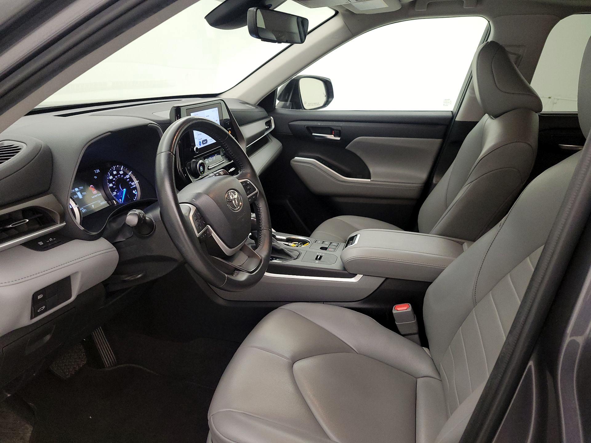 Thumbnail: 2023 Toyota Highlander - 11