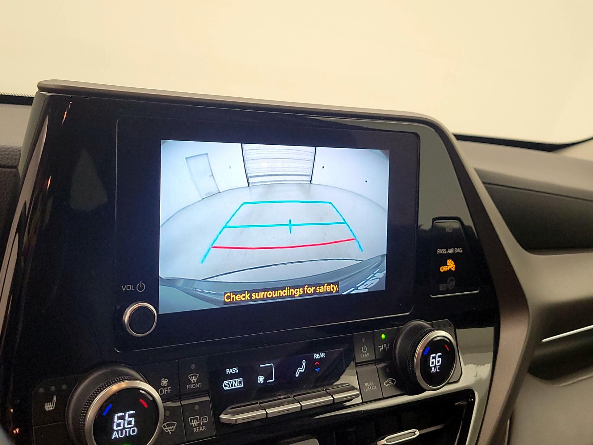 Thumbnail: 2023 Toyota Highlander - 14