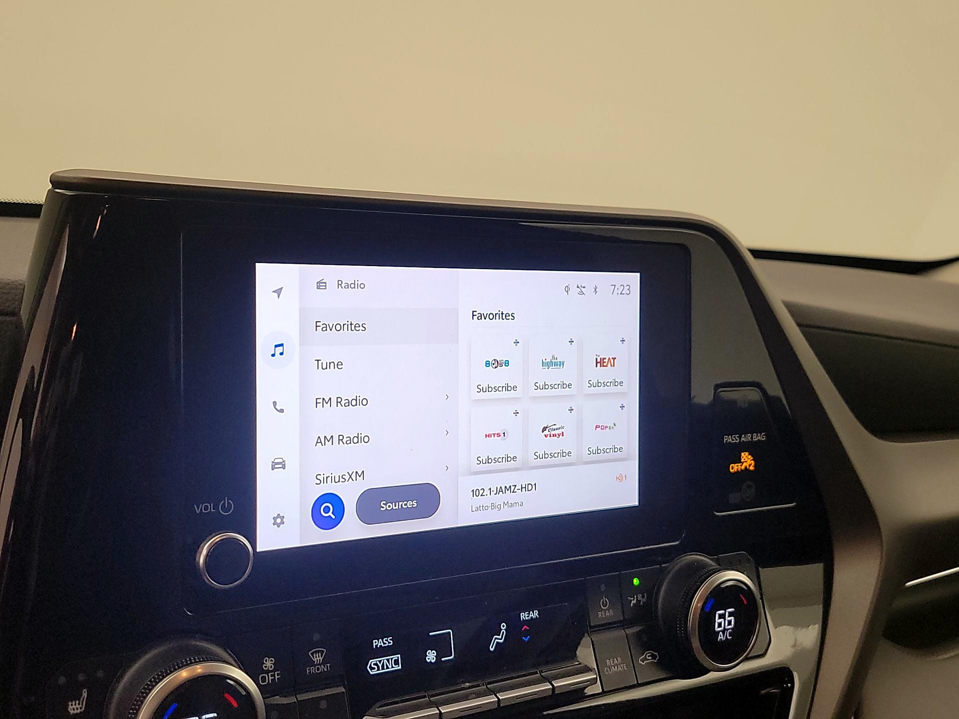 Thumbnail: 2023 Toyota Highlander - 15