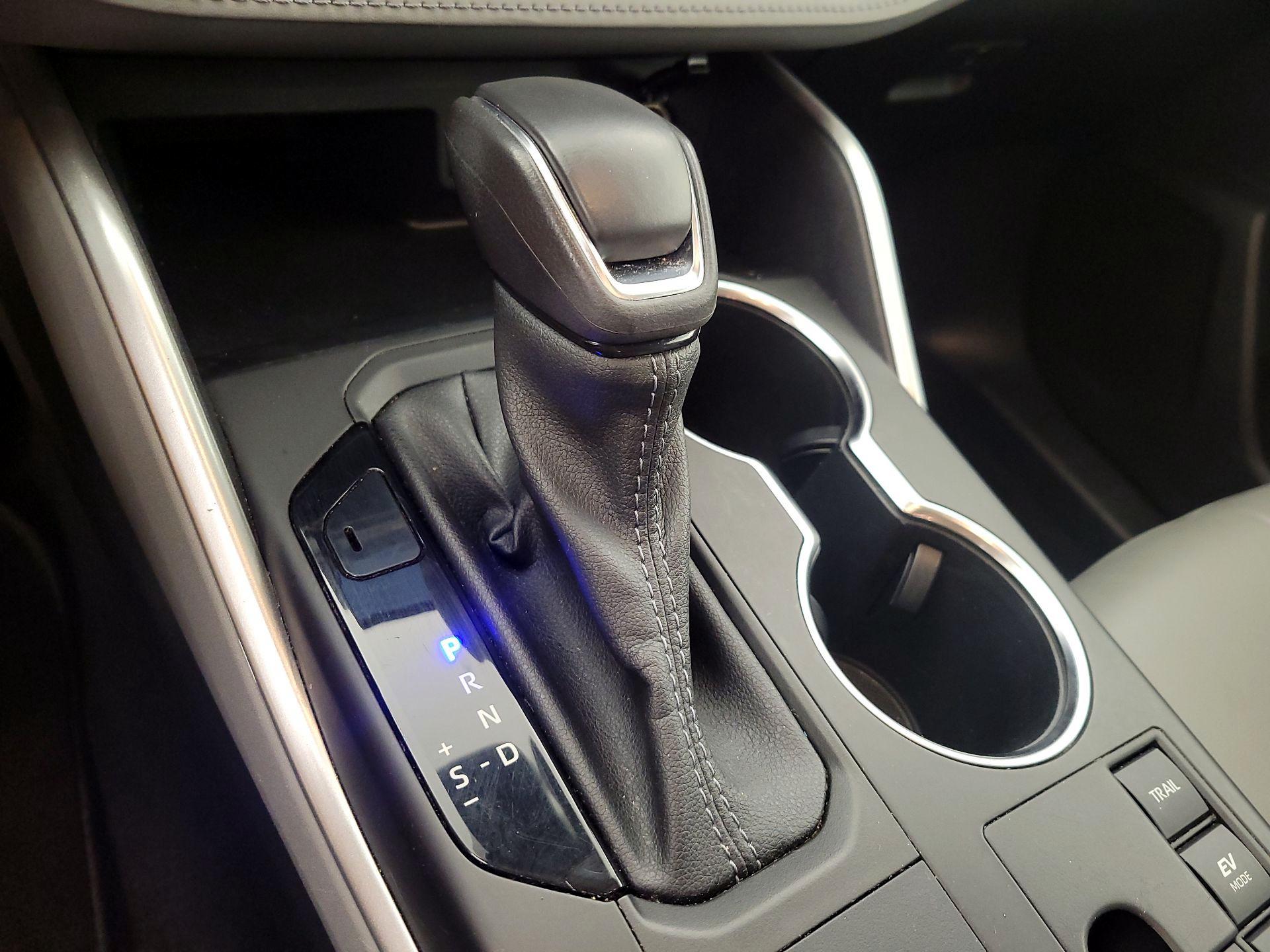 Thumbnail: 2023 Toyota Highlander - 17