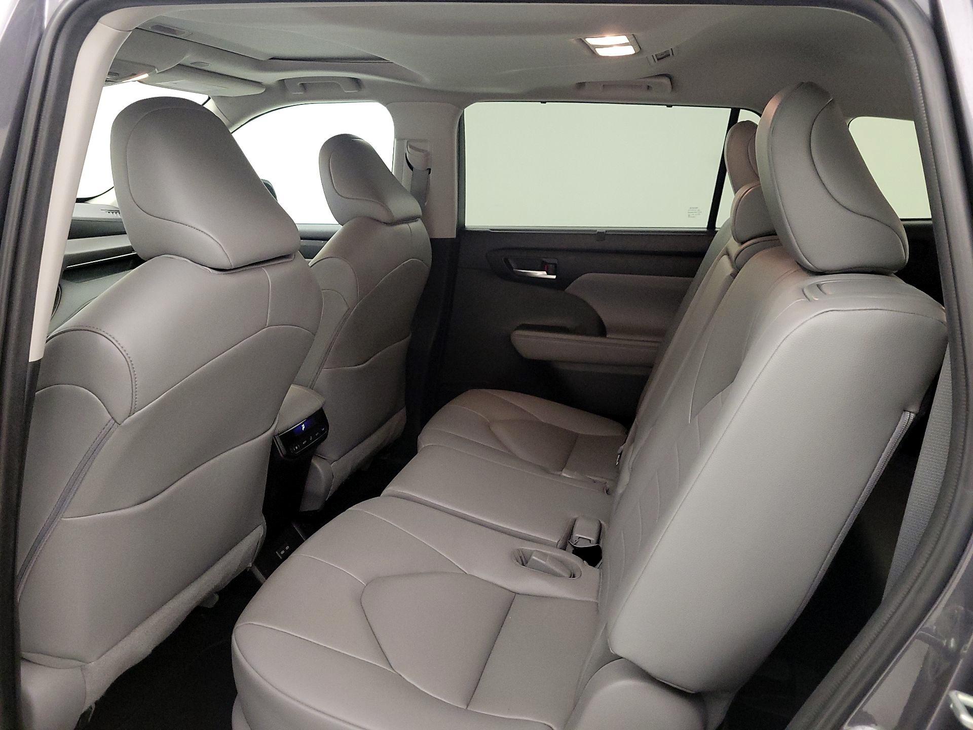 Thumbnail: 2023 Toyota Highlander - 20