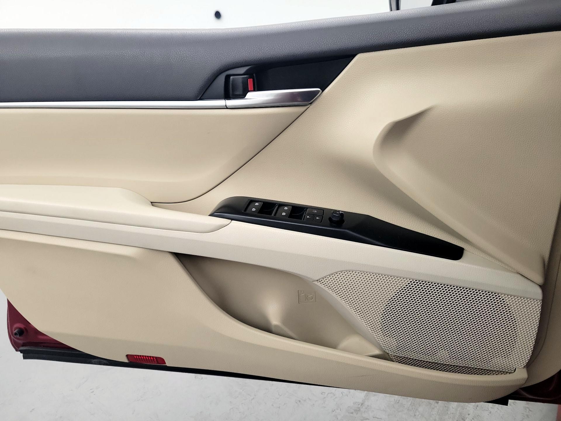 Thumbnail: 2020 Toyota Camry - 12