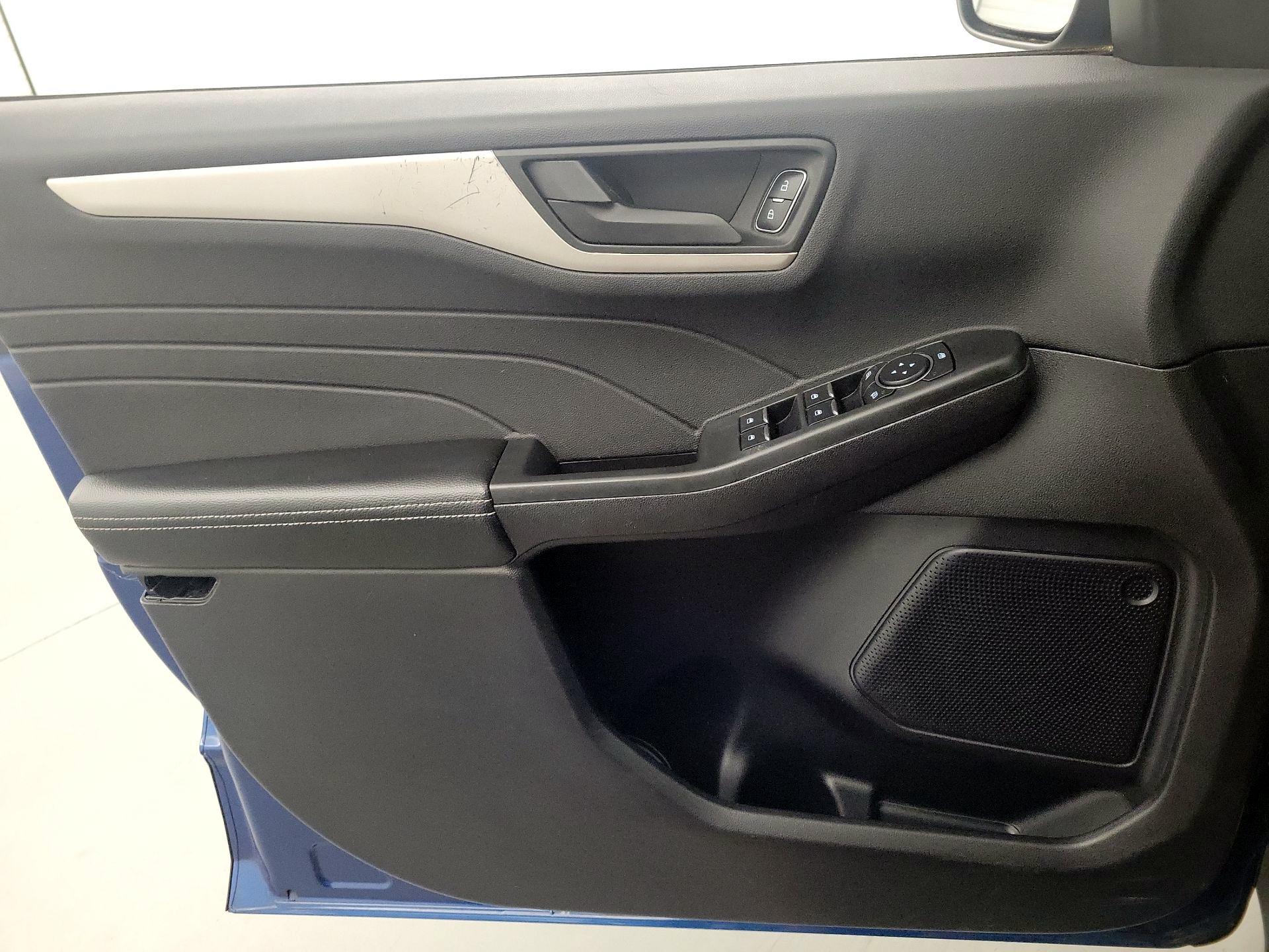 Thumbnail: 2022 Ford Escape - 12