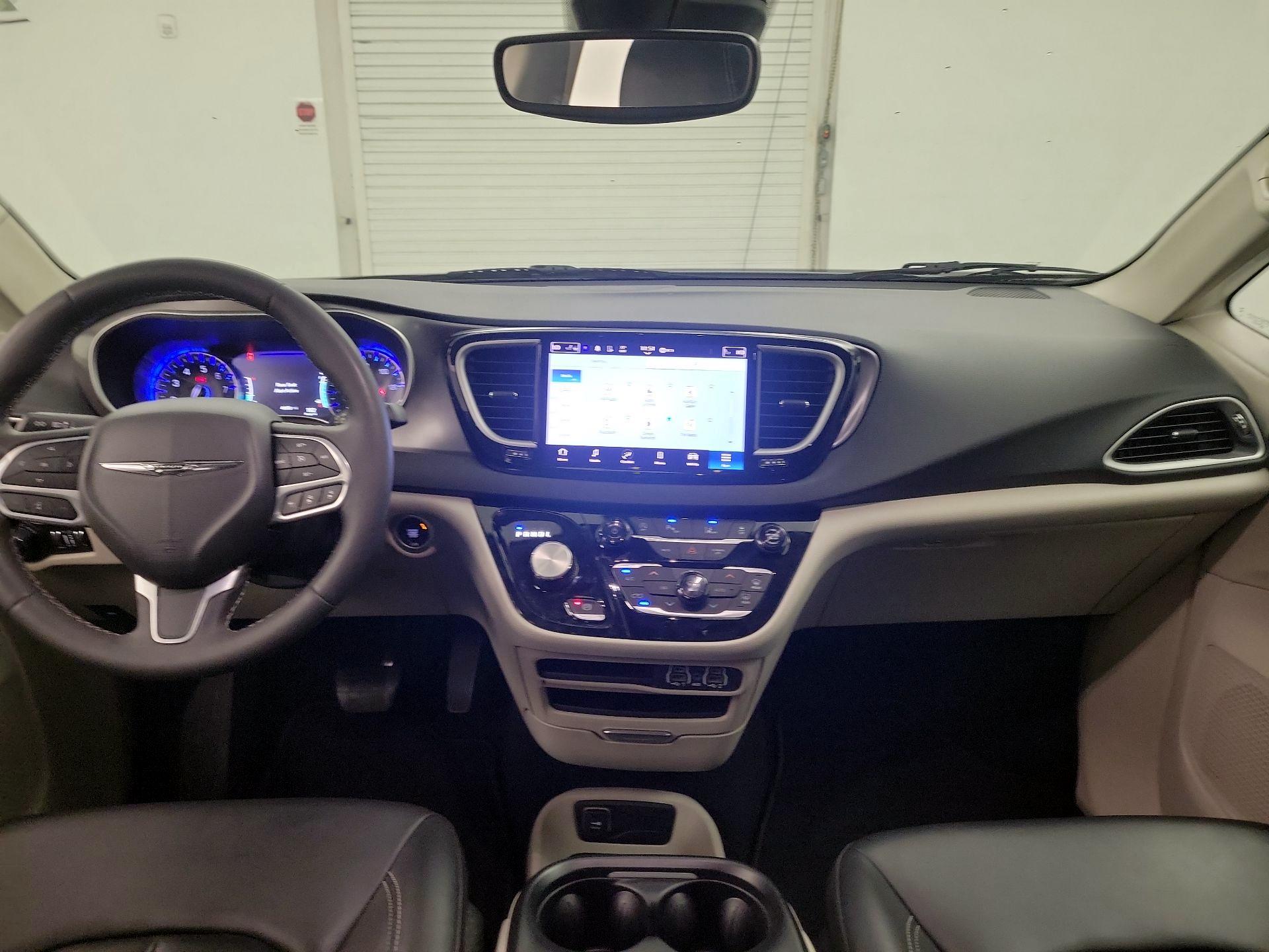 Thumbnail: 2023 Chrysler Pacifica - 9