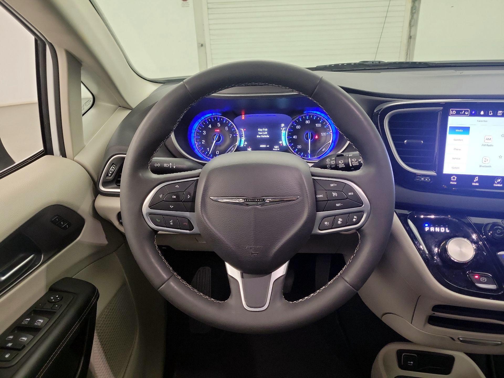 Thumbnail: 2023 Chrysler Pacifica - 10