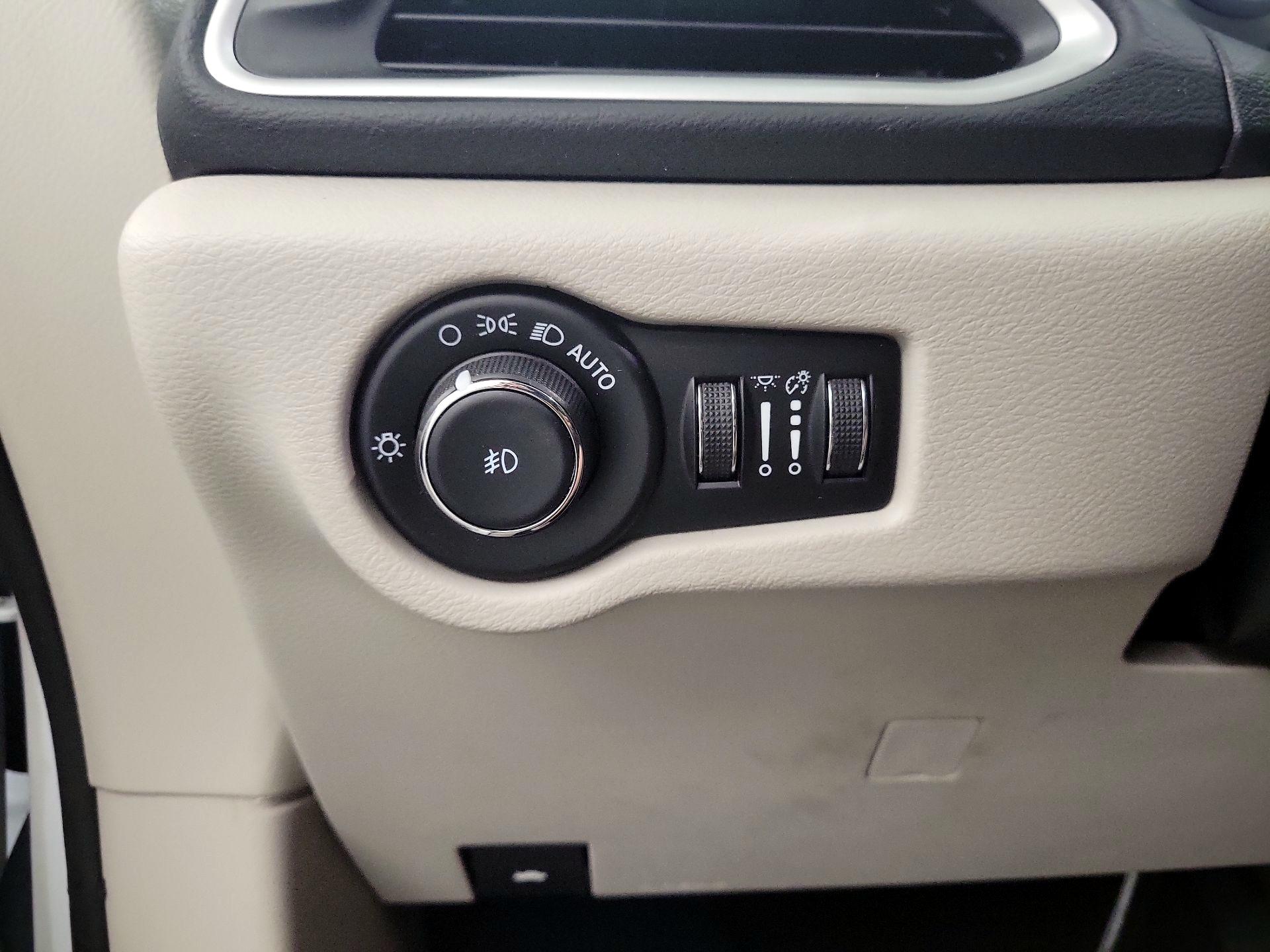 Thumbnail: 2023 Chrysler Pacifica - 13