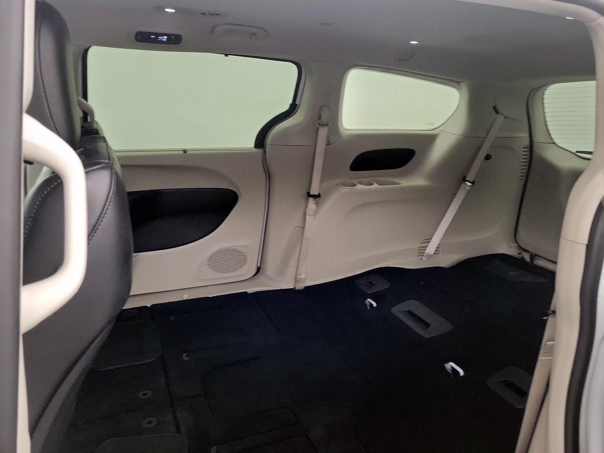 Thumbnail: 2023 Chrysler Pacifica - 19