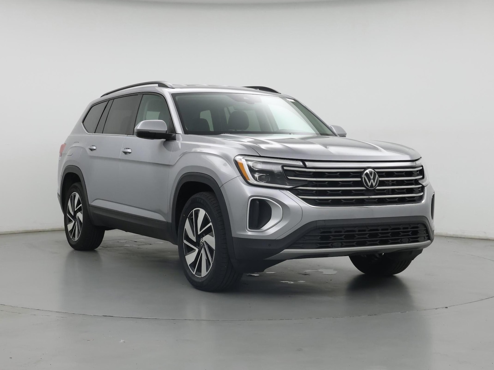 2024 Volkswagen Atlas SE w/Tech - Photo 2
