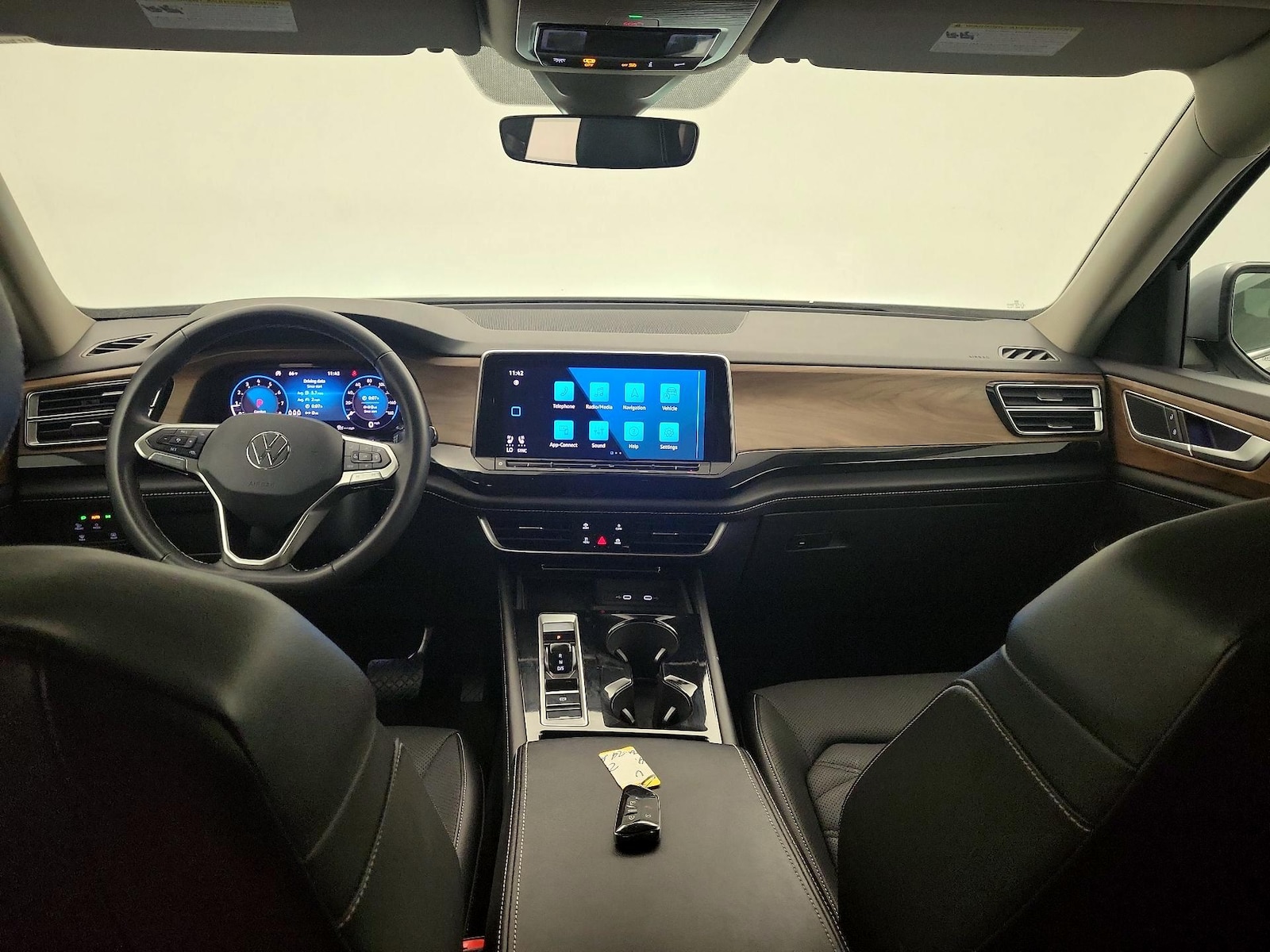 2024 Volkswagen Atlas SE w/Tech - Photo 10