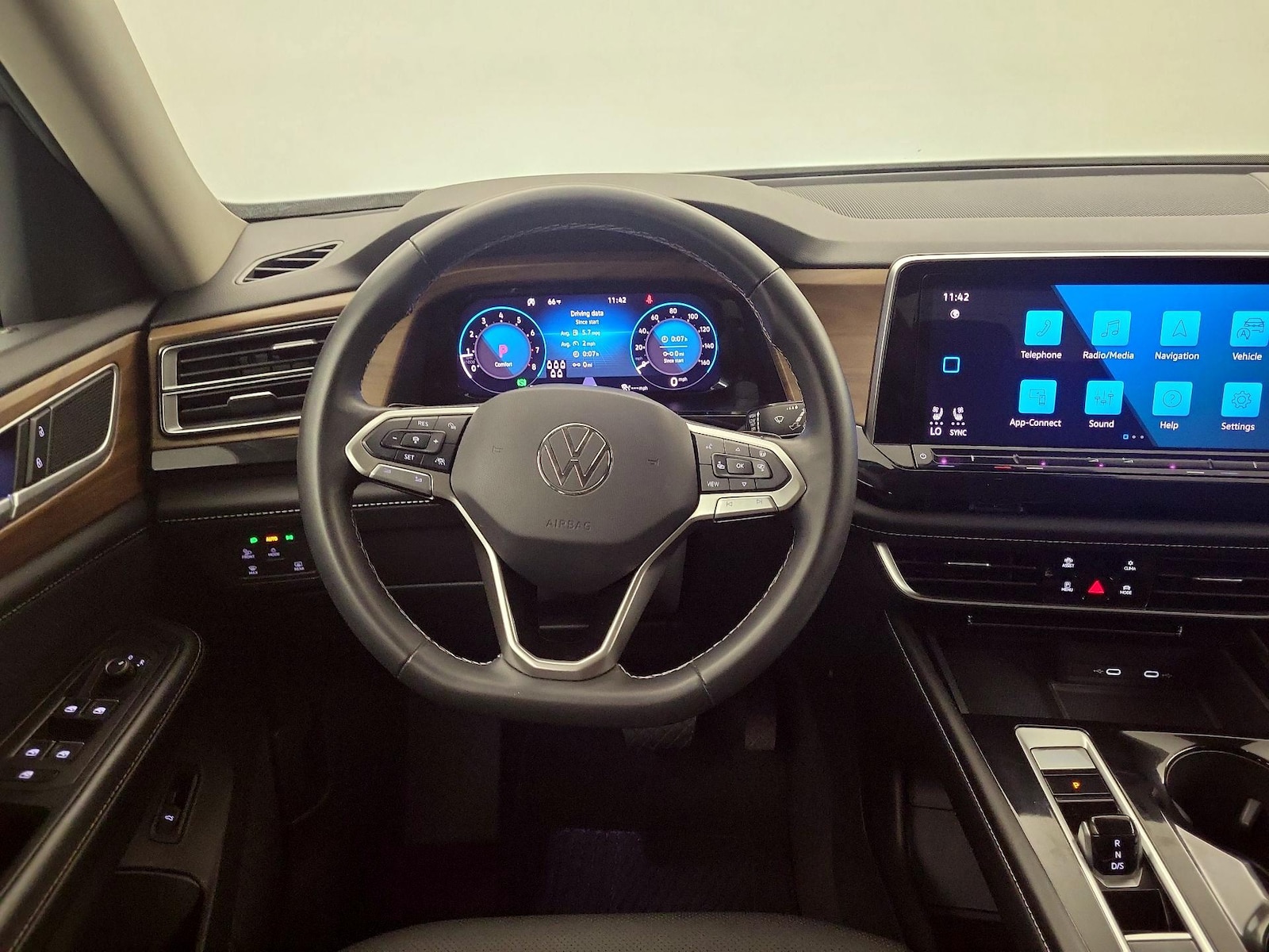 2024 Volkswagen Atlas SE w/Tech - Photo 11