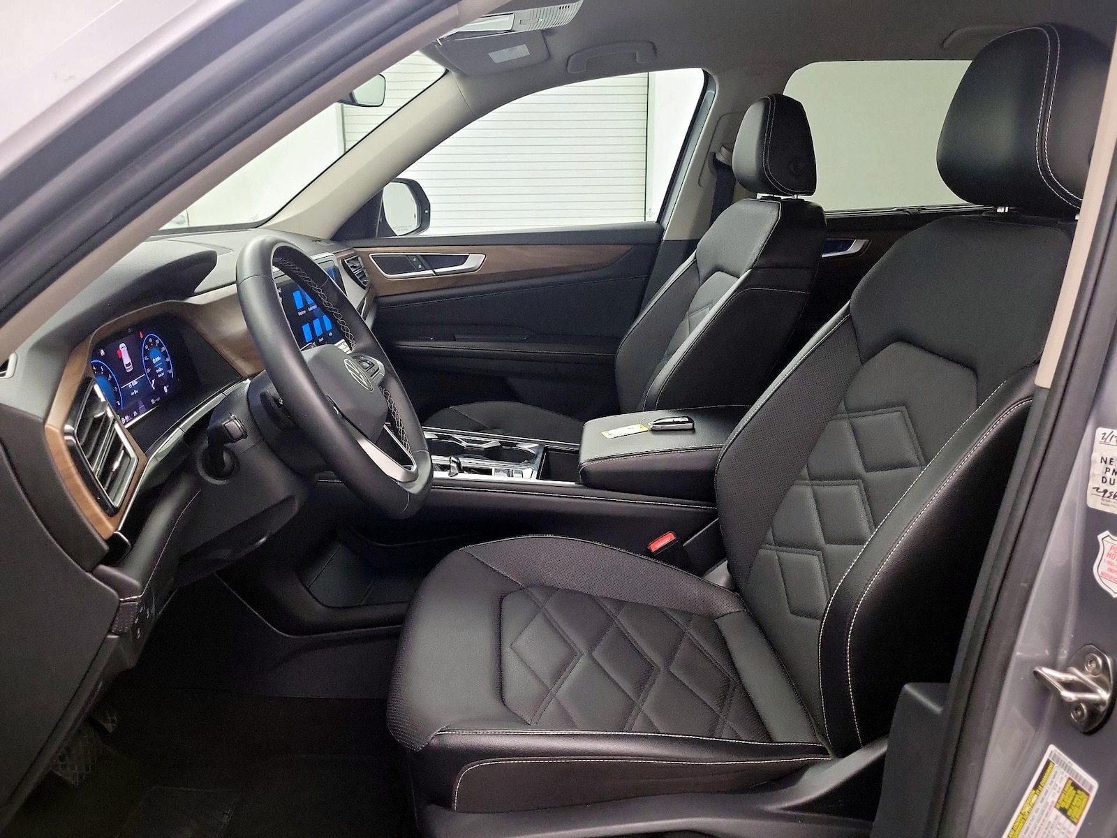 2024 Volkswagen Atlas SE w/Tech - Photo 12