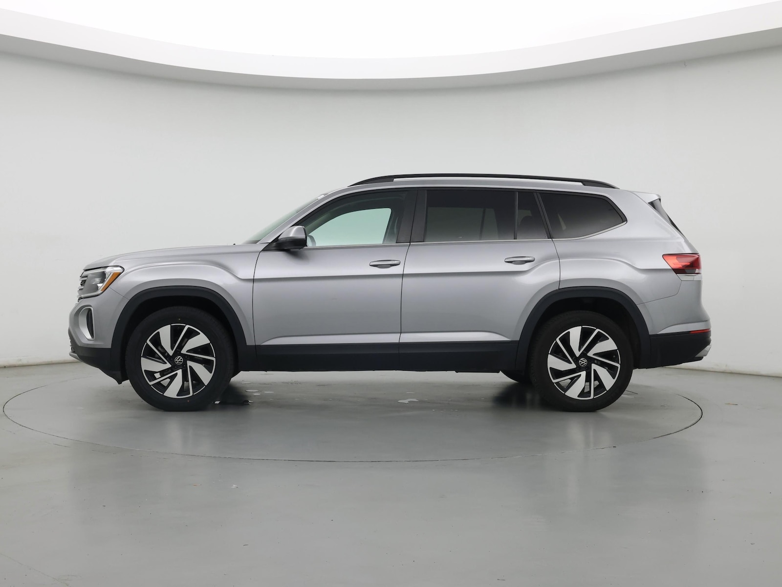 2024 Volkswagen Atlas SE w/Tech - Photo 4